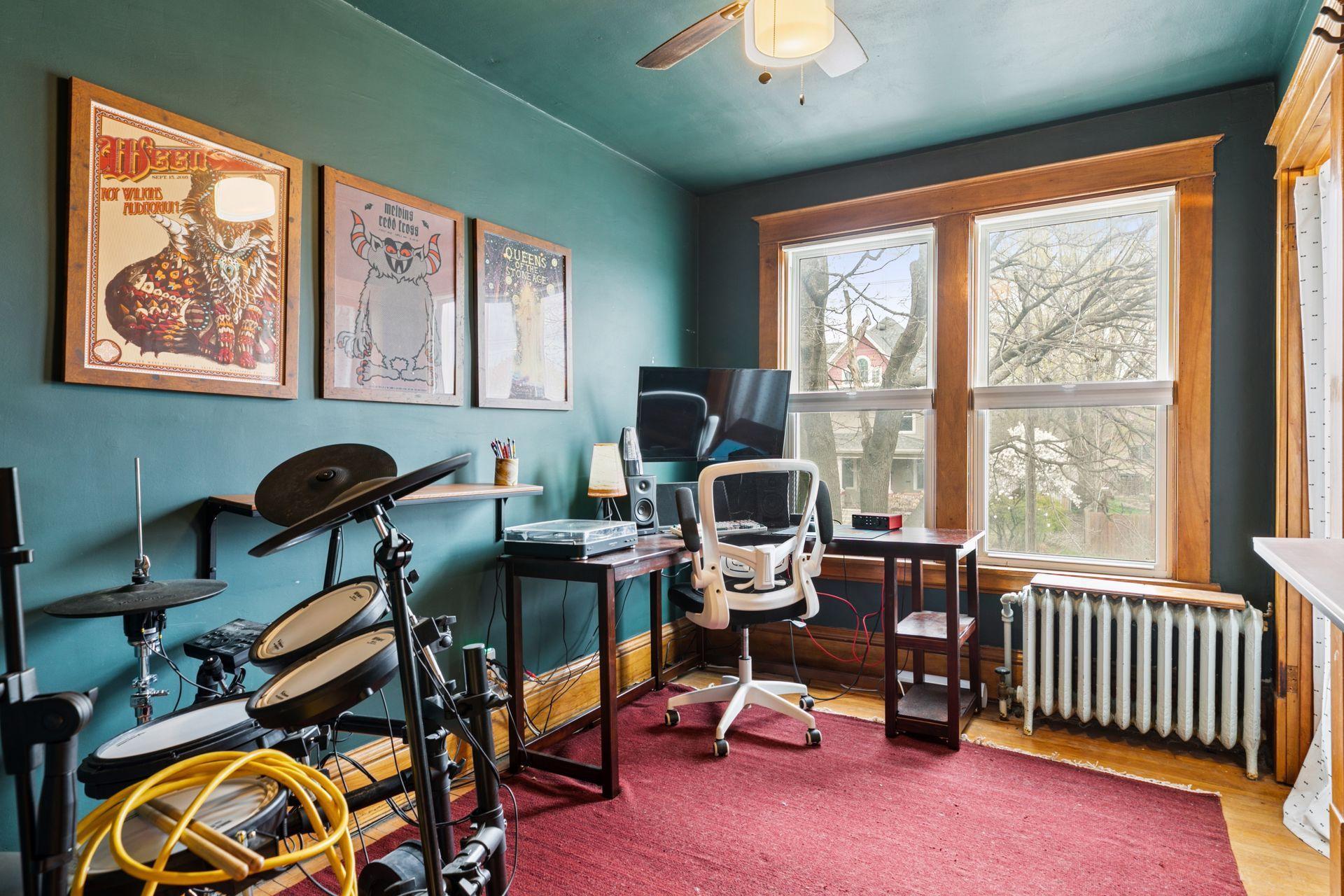 1055 Wakefield Avenue