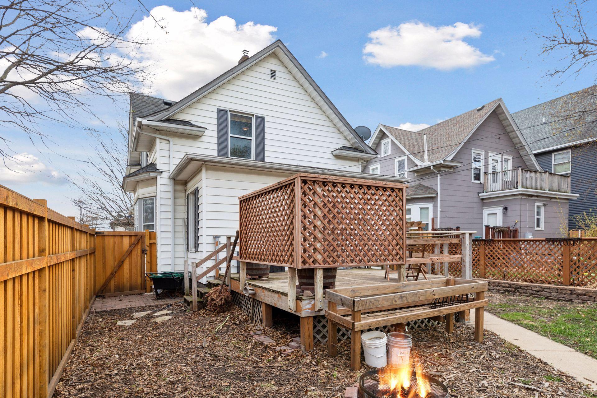 1055 Wakefield Avenue