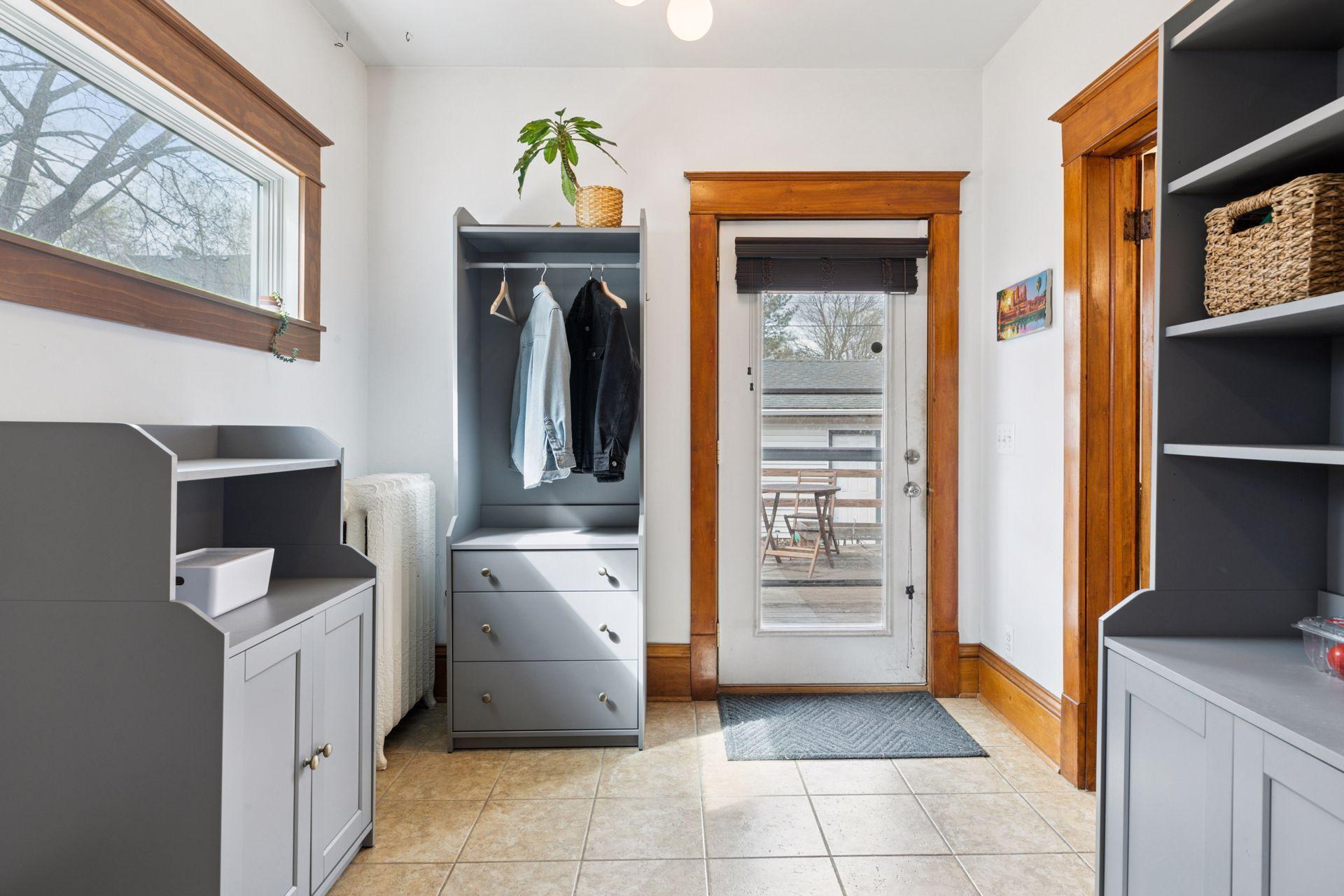 1055 Wakefield Avenue