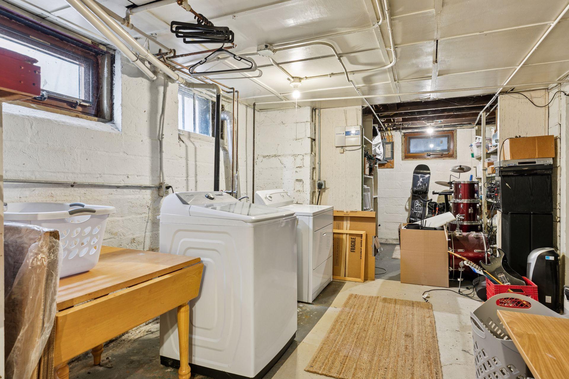 1055 Wakefield Avenue