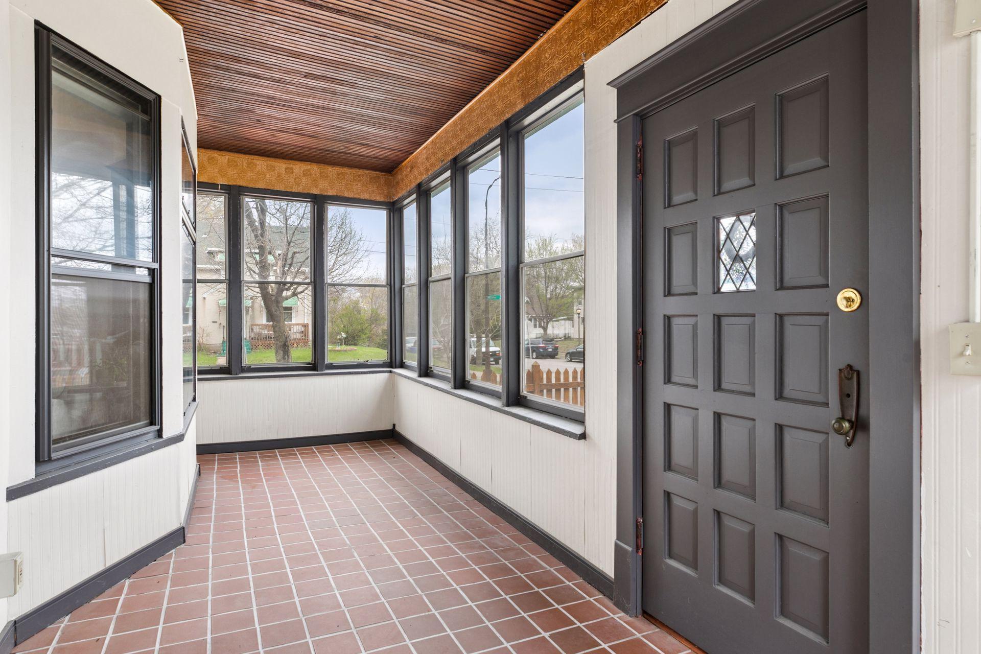 1055 Wakefield Avenue