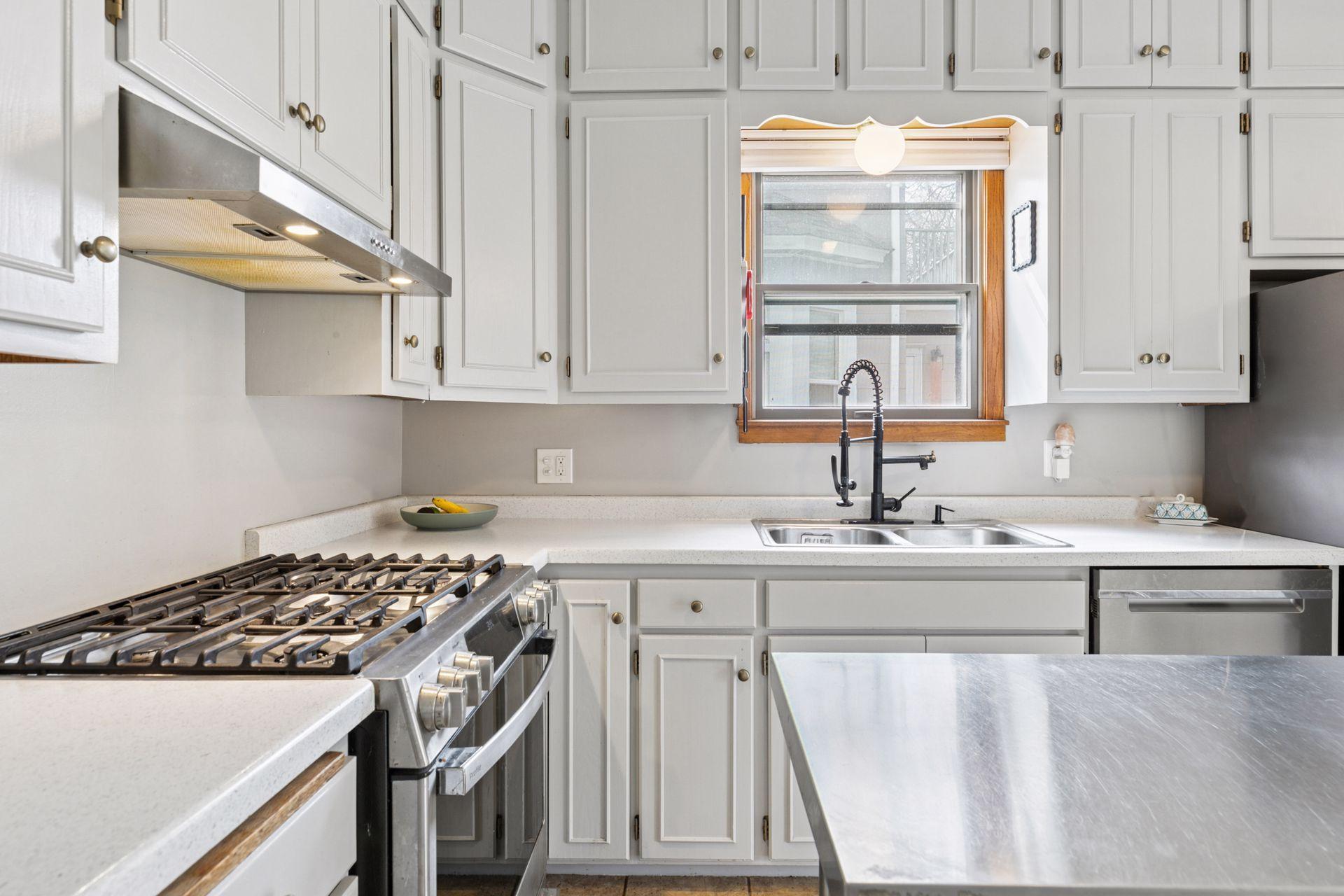 1055 Wakefield Avenue