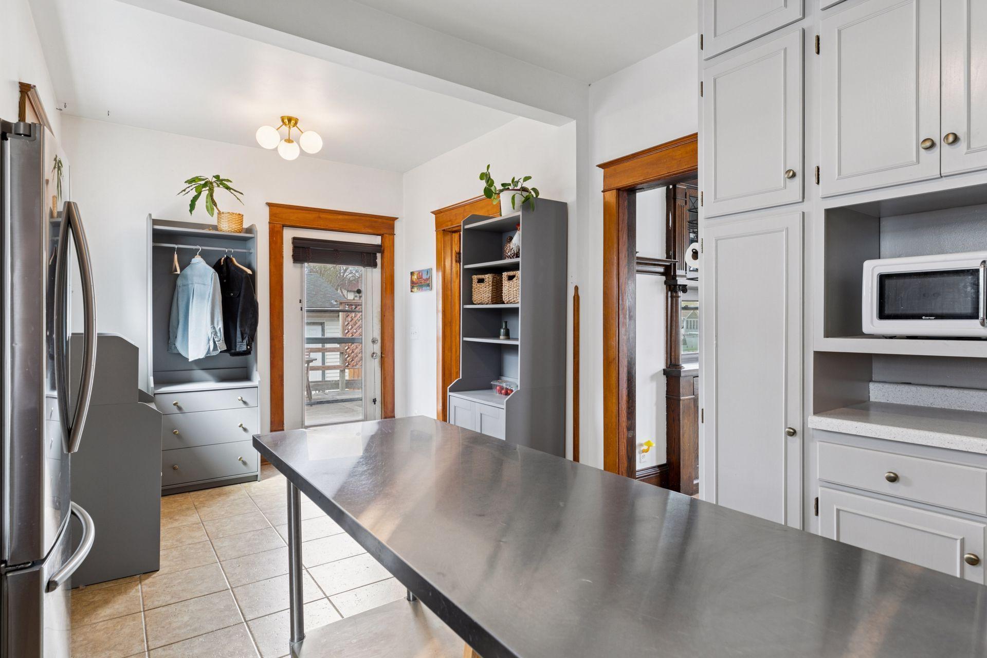 1055 Wakefield Avenue