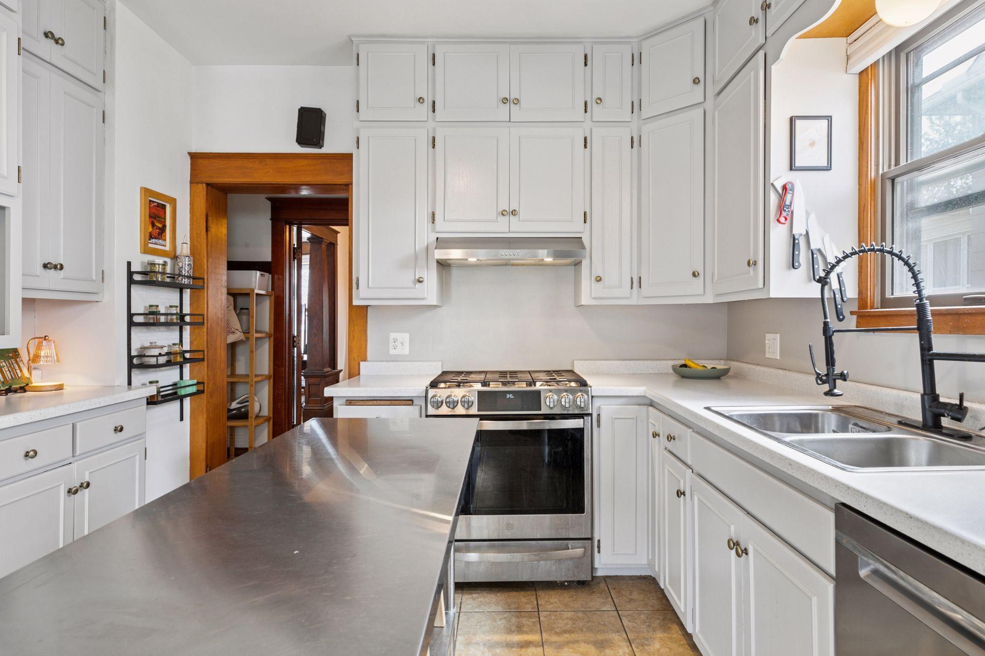 1055 Wakefield Avenue