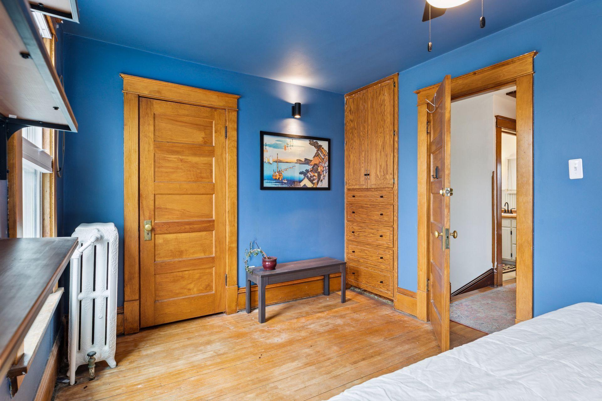 1055 Wakefield Avenue