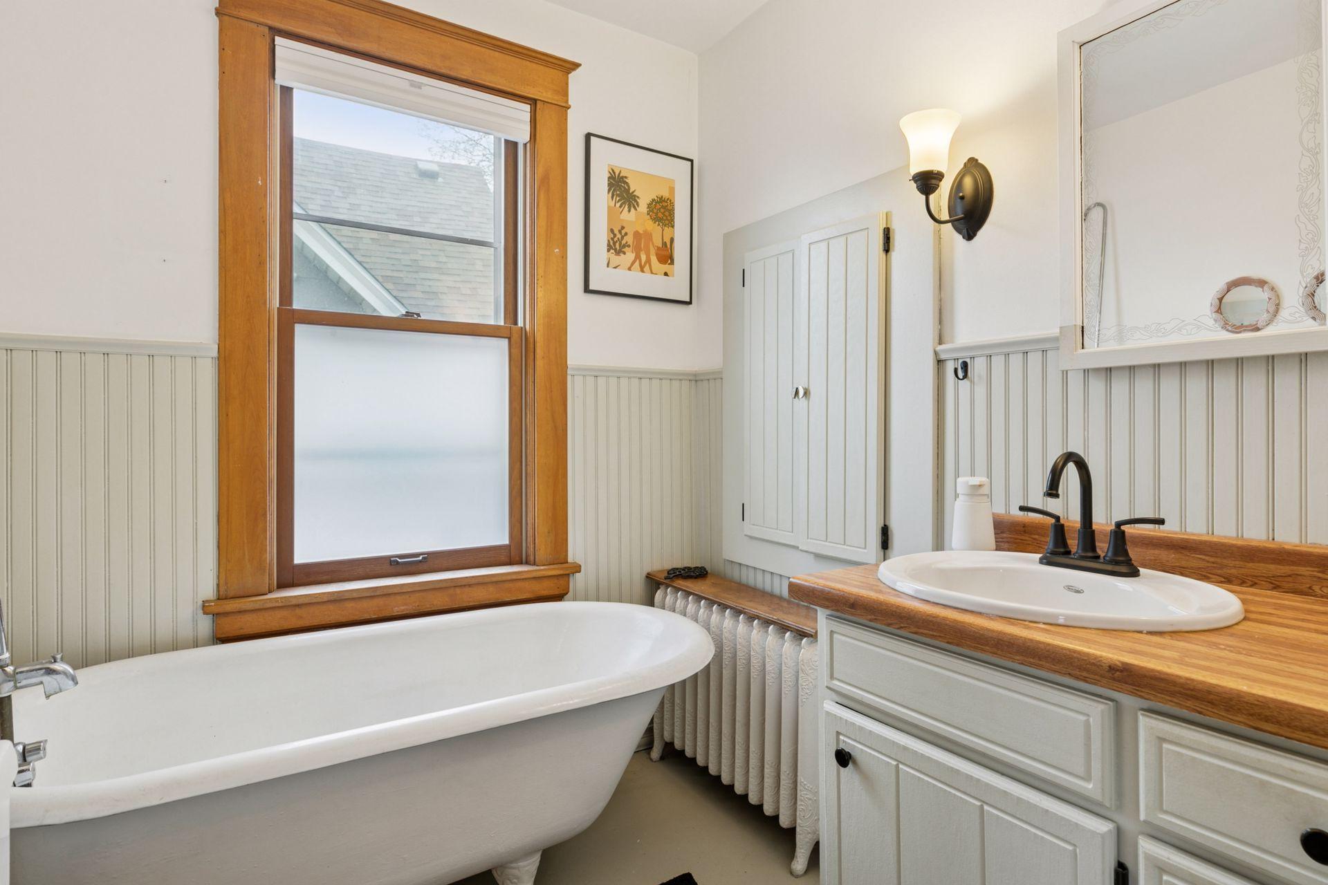 1055 Wakefield Avenue