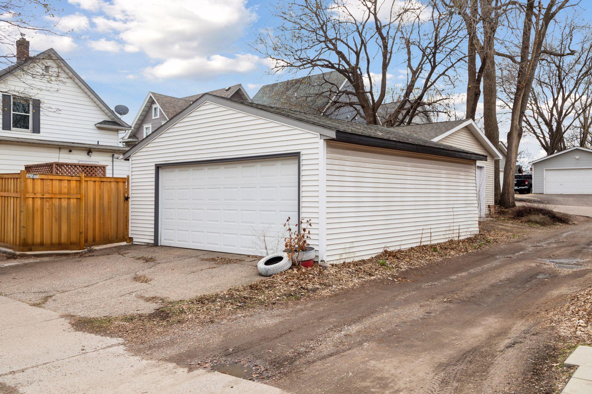 1055 Wakefield Avenue