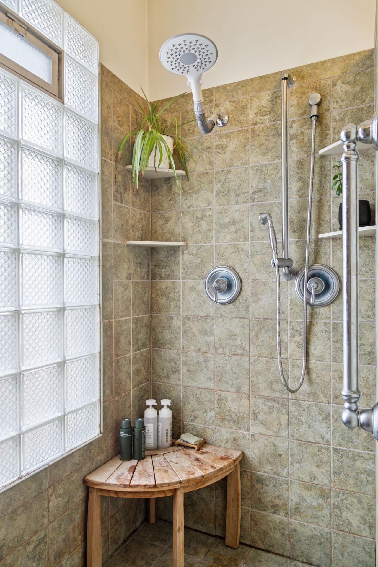 1055 Wakefield Avenue