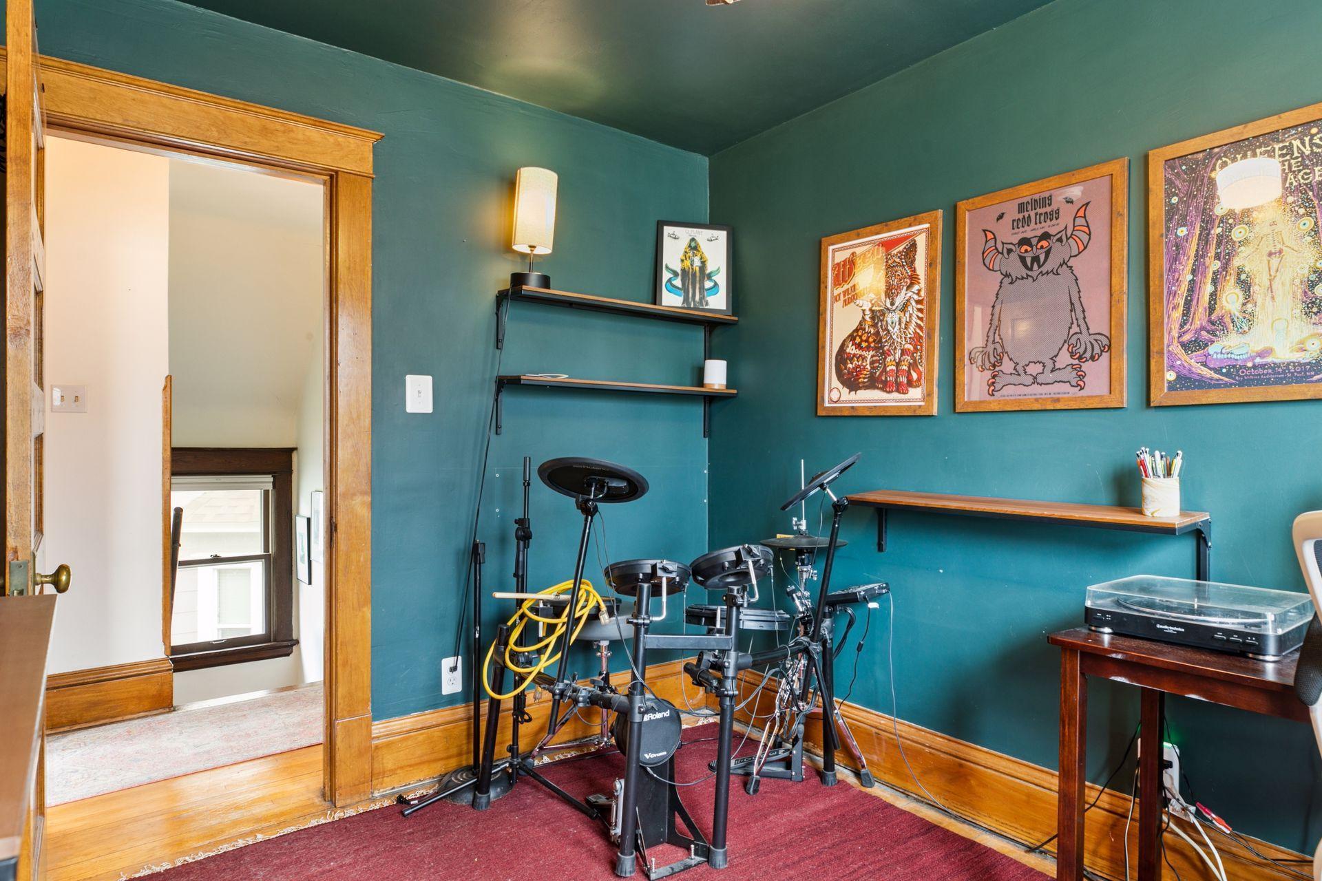 1055 Wakefield Avenue