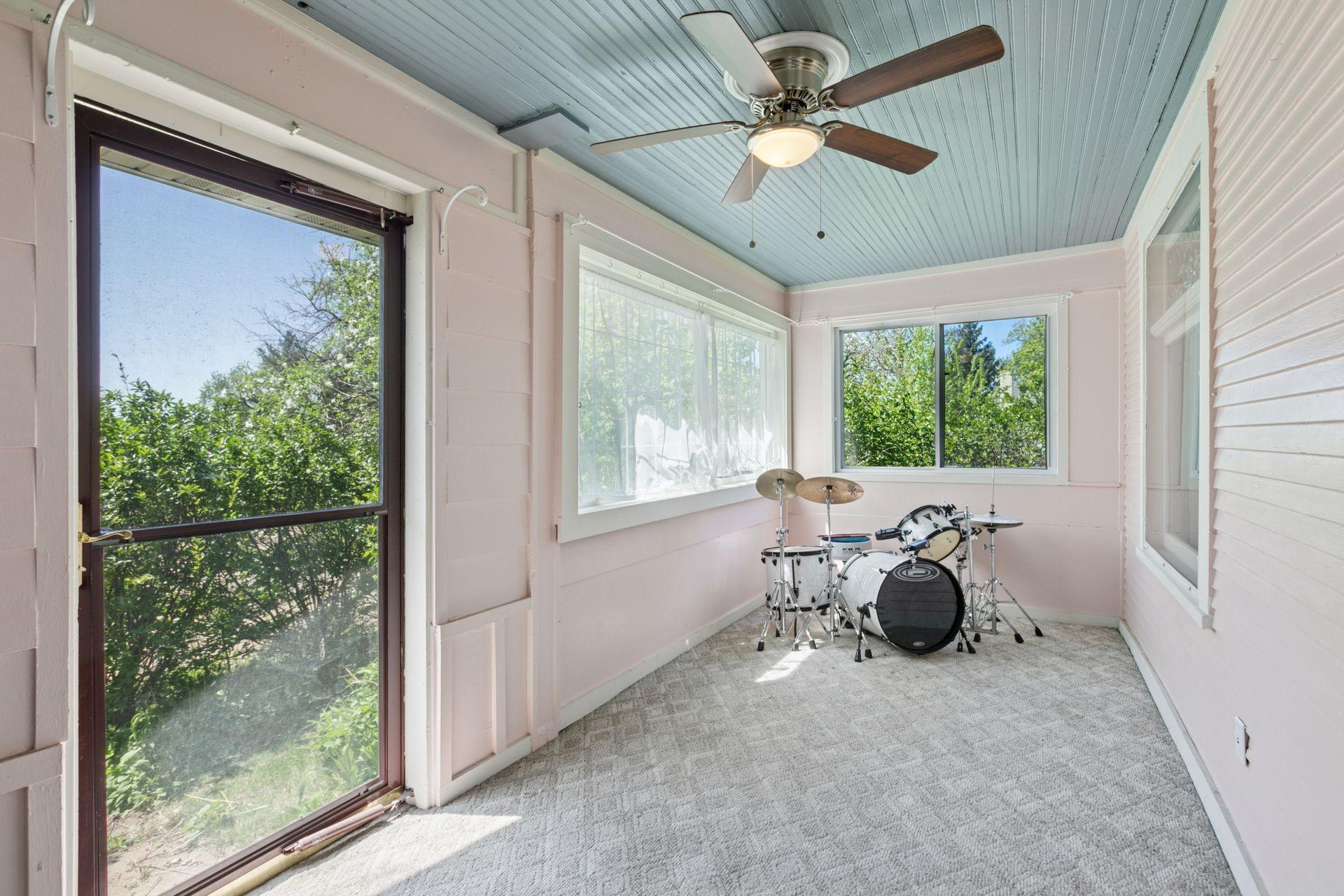 1601 Lowry Avenue NE