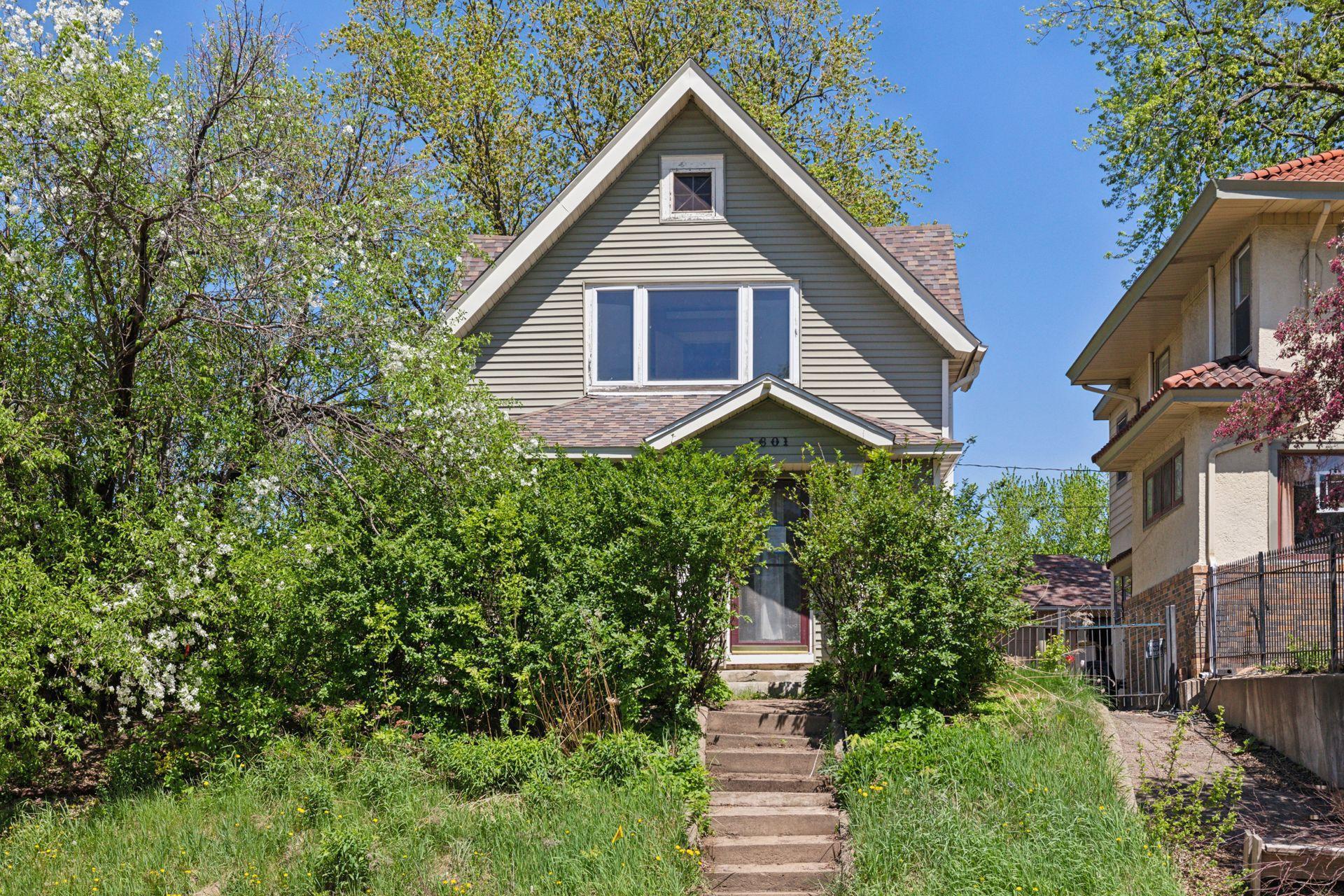 1601 Lowry Avenue NE