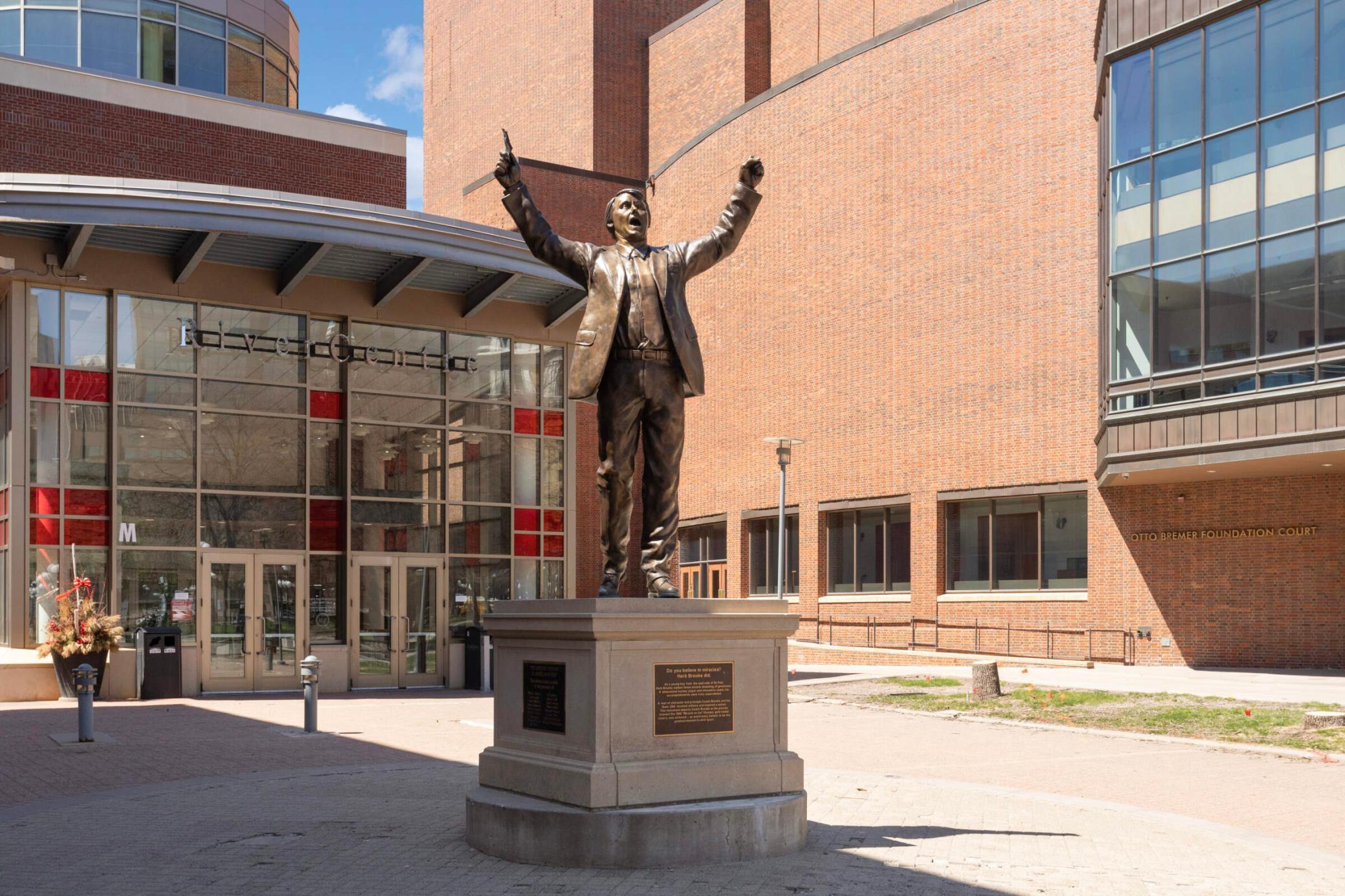 26 10th Street W Unit: 1507