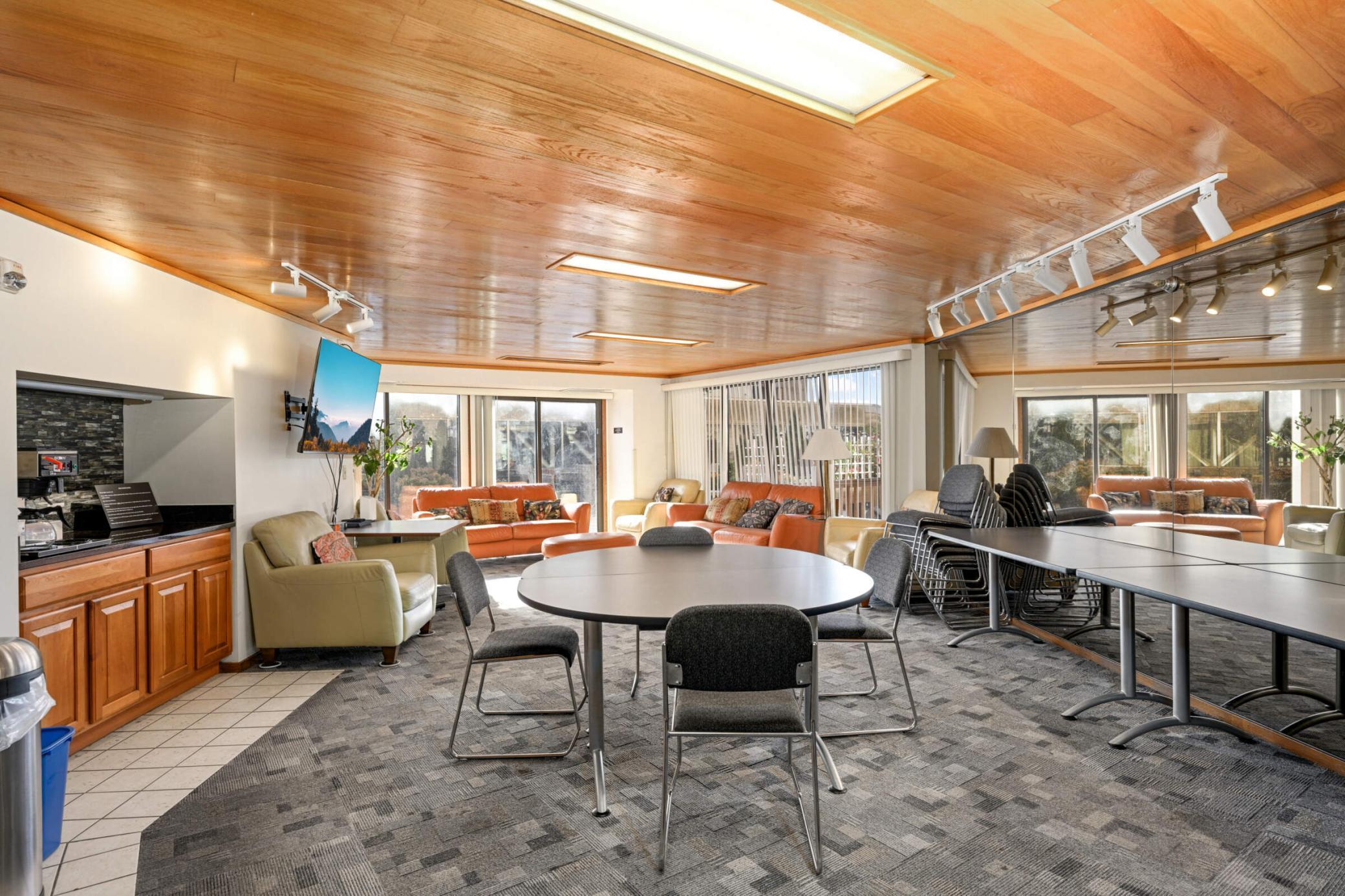 26 10th Street W Unit: 1507