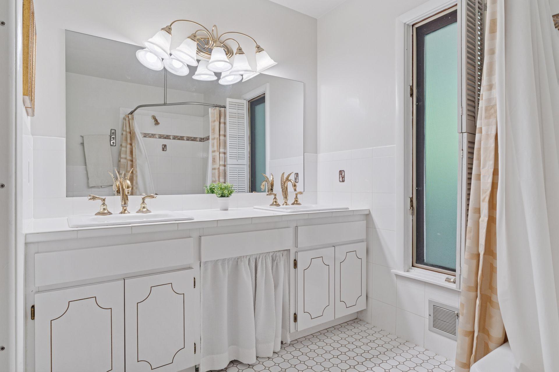 3072 Churchill Street