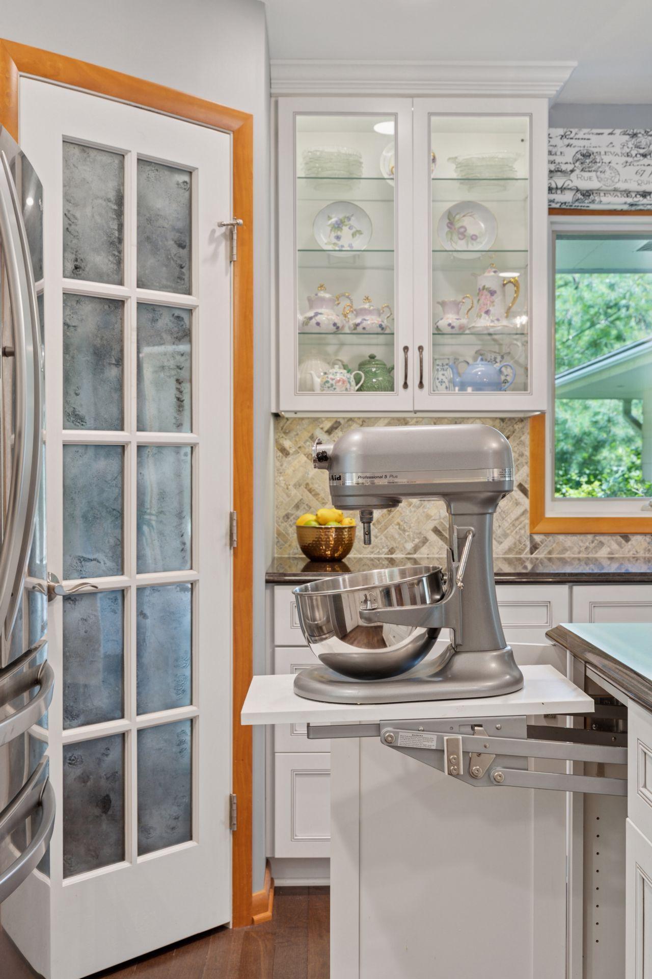 3072 Churchill Street