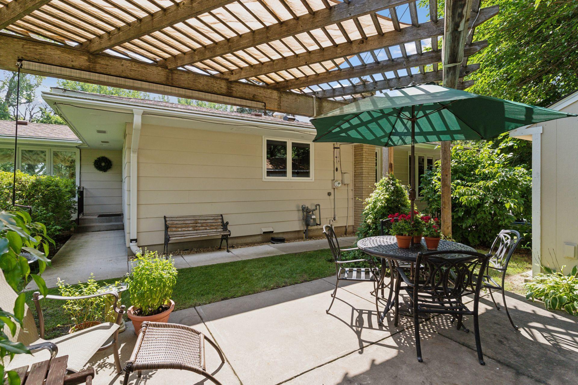 3072 Churchill Street