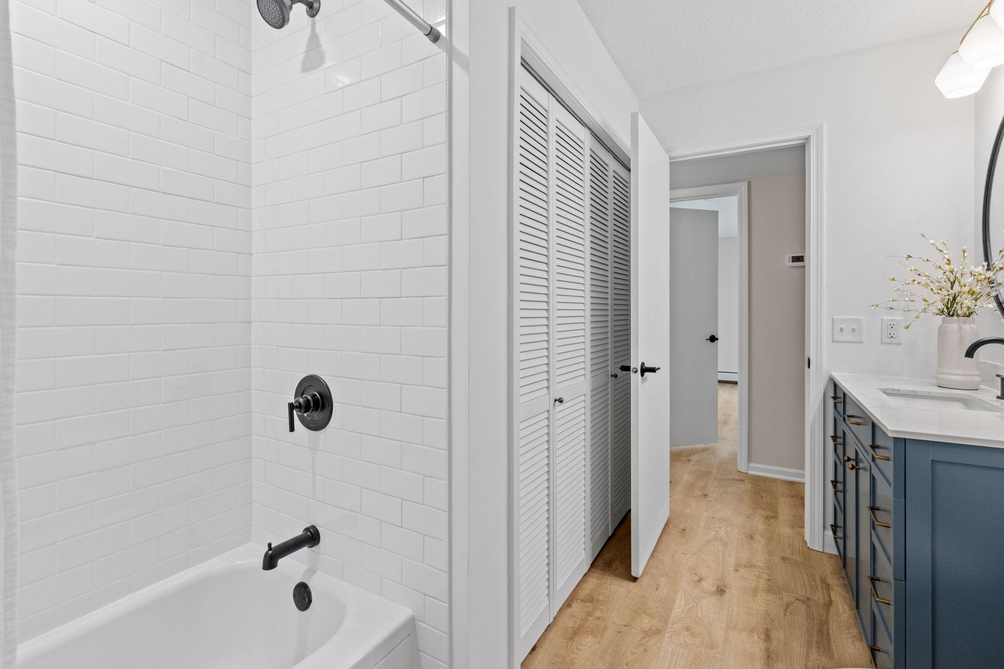 5140 W 102nd Street Unit: 210