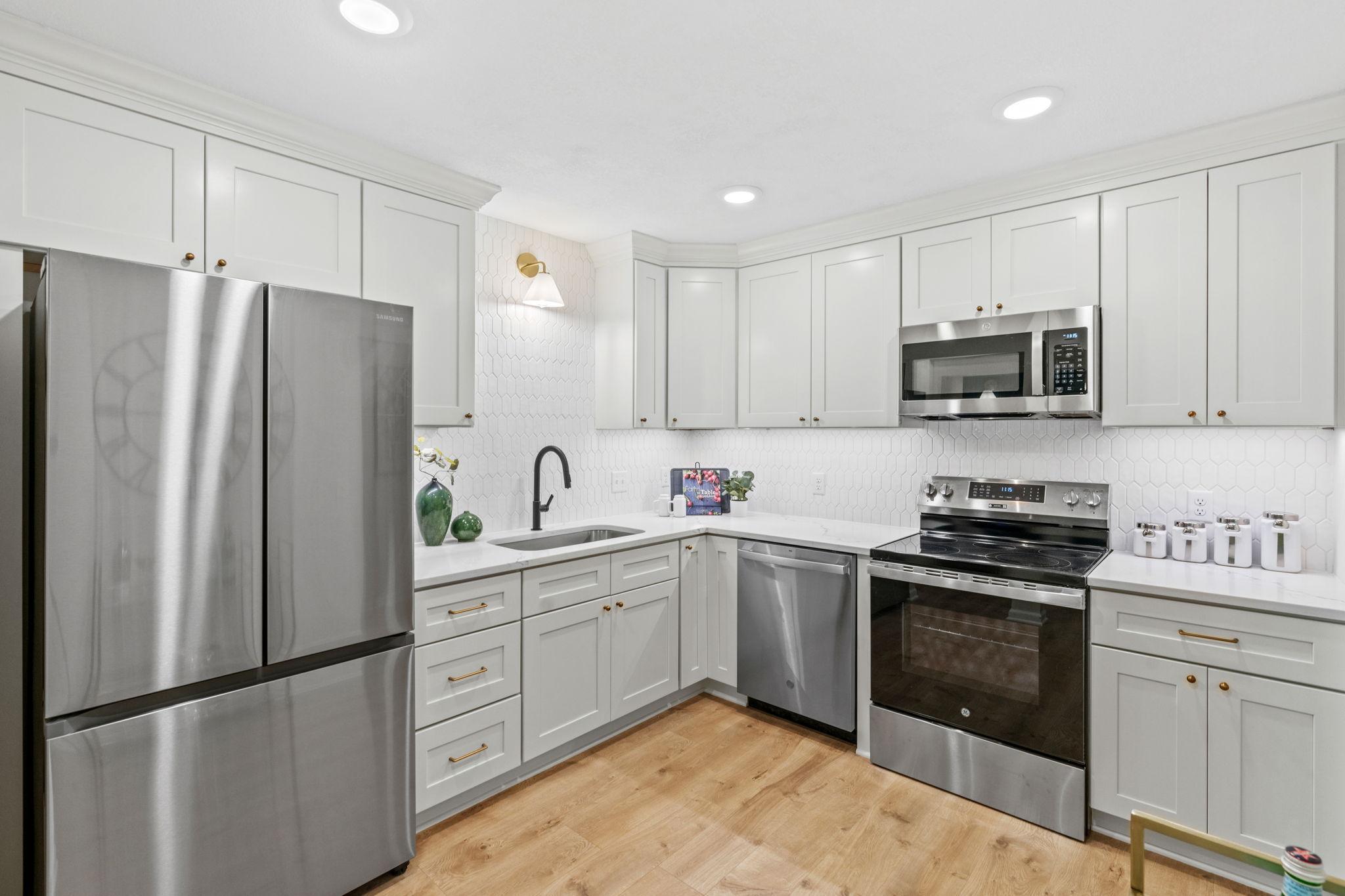 5140 W 102nd Street Unit: 210