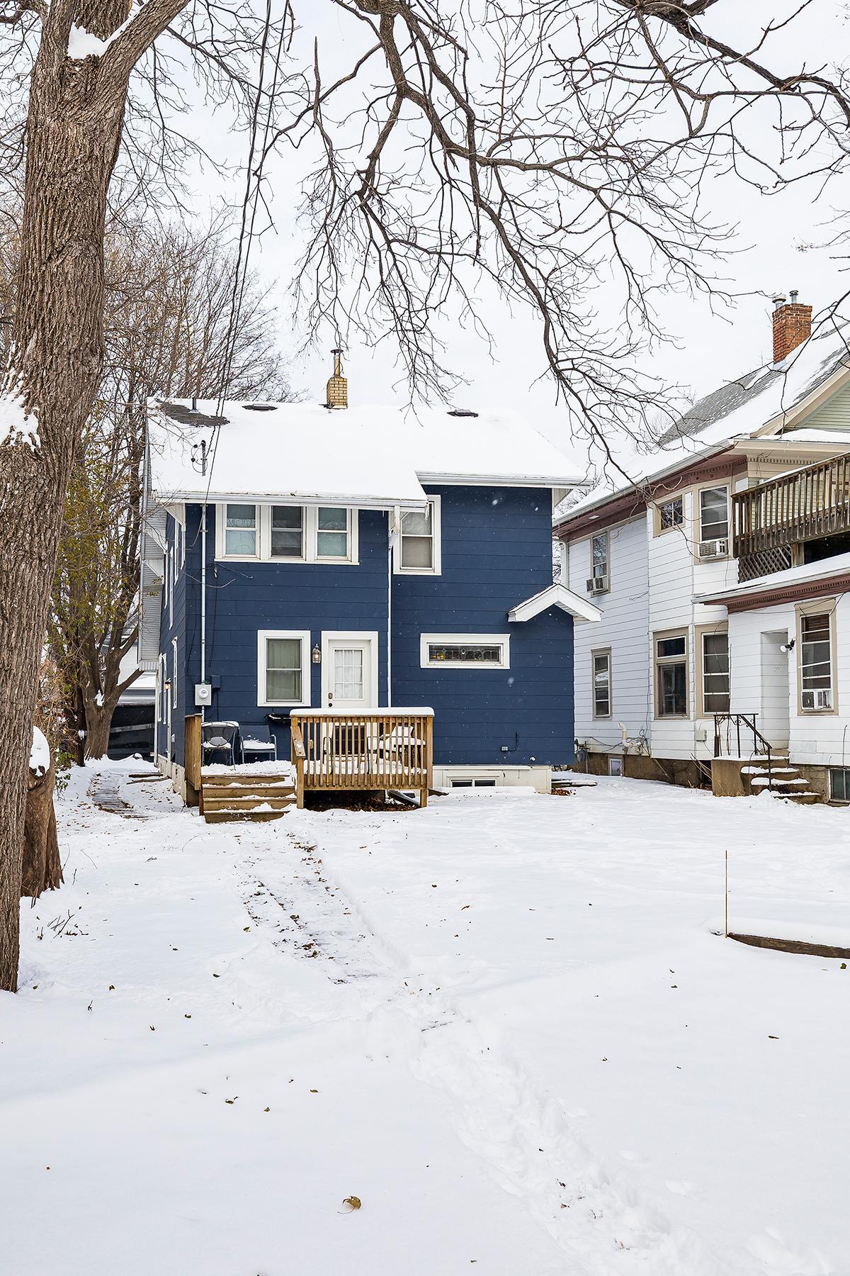 888 Laurel Avenue