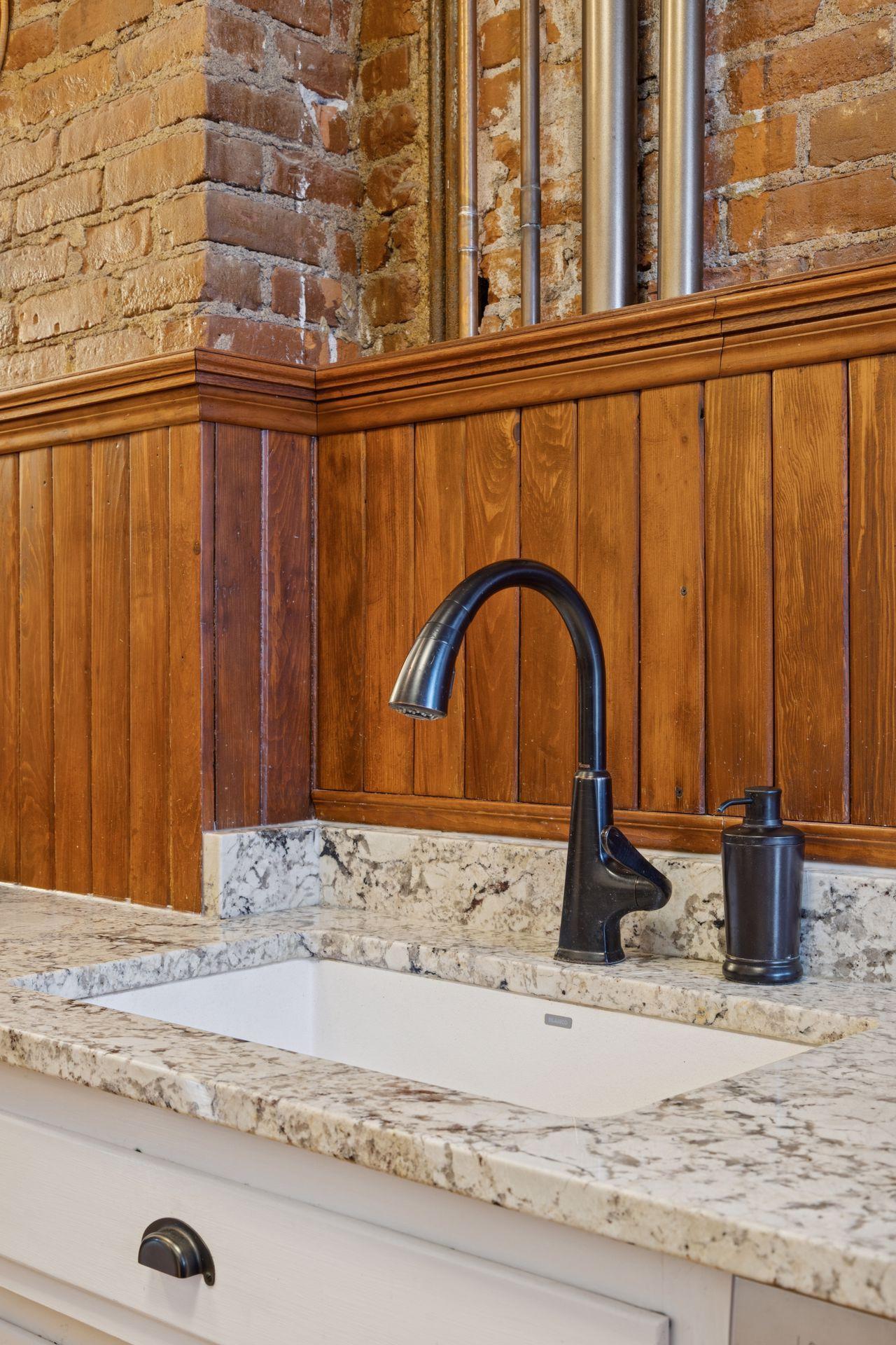 182 Kent Street Unit: 2