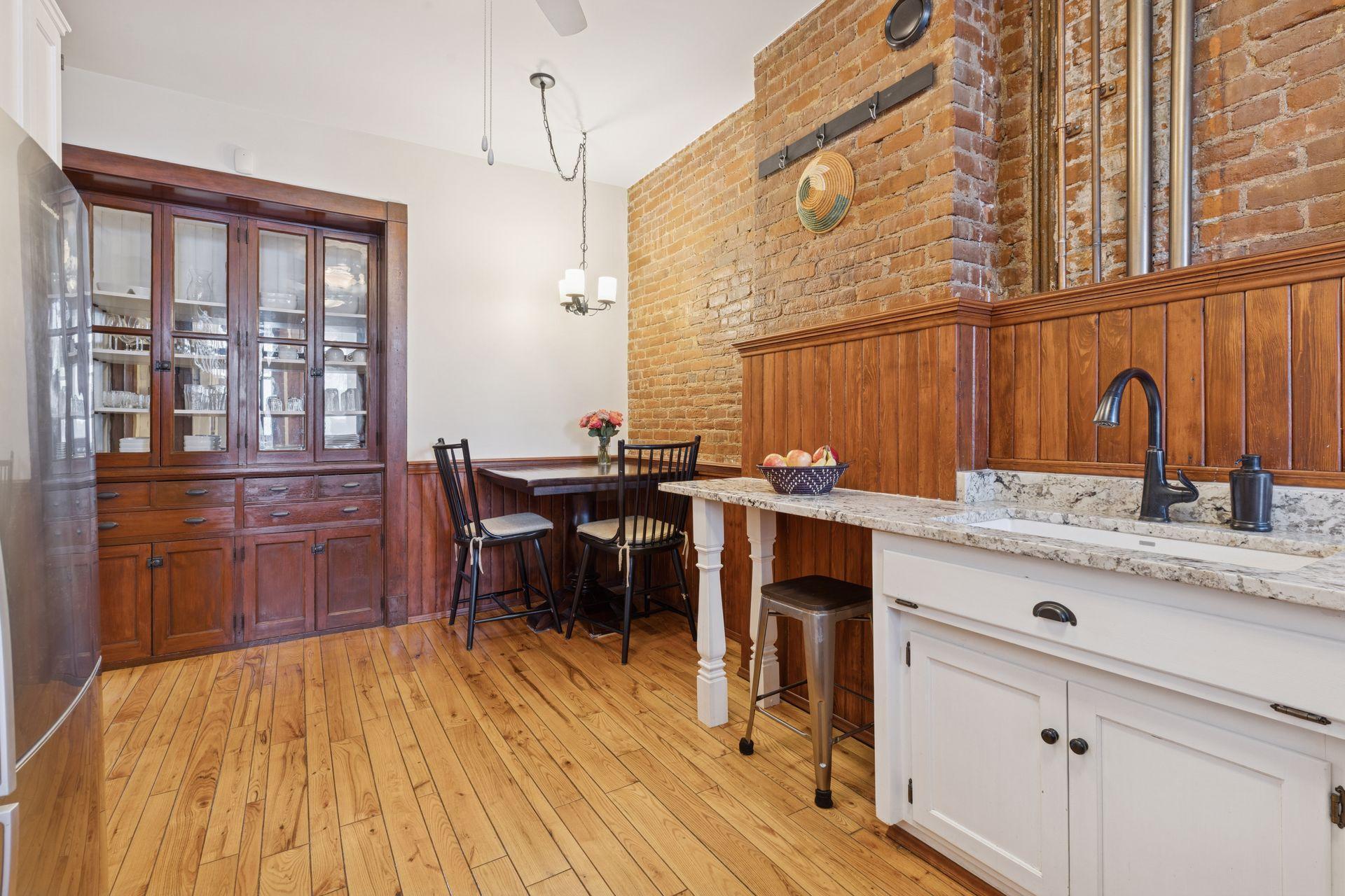 182 Kent Street Unit: 2