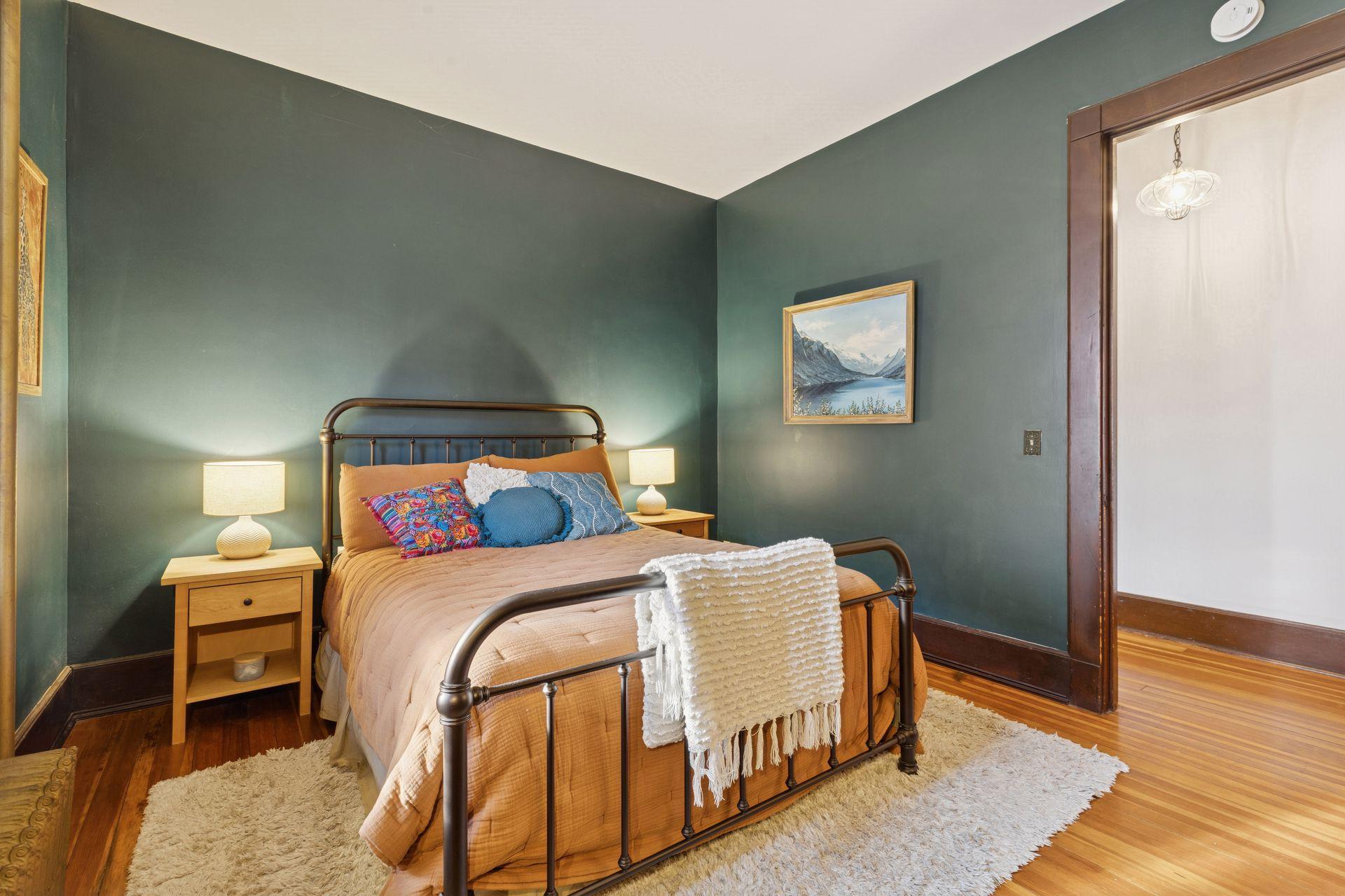 182 Kent Street Unit: 2