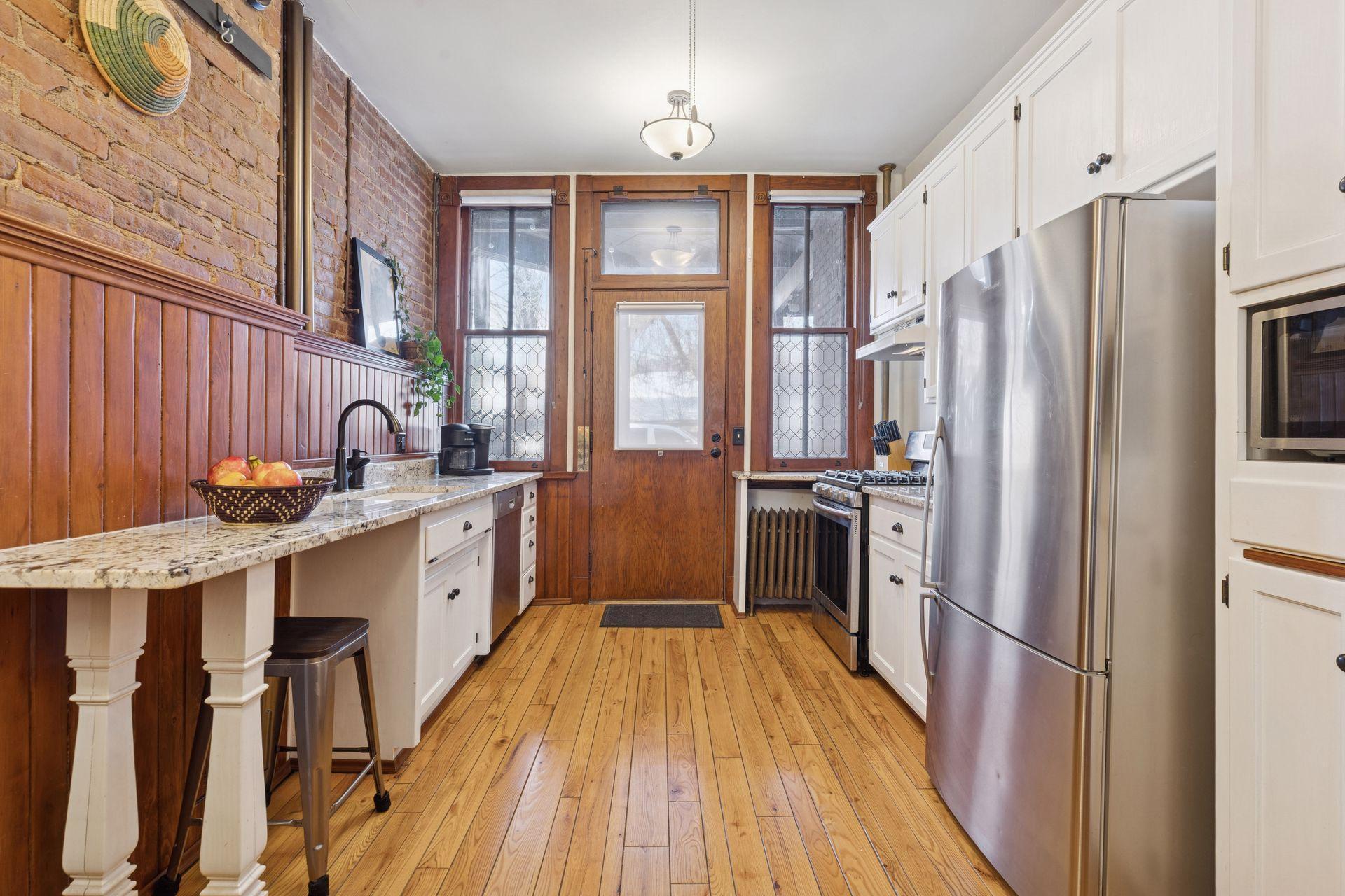 182 Kent Street Unit: 2