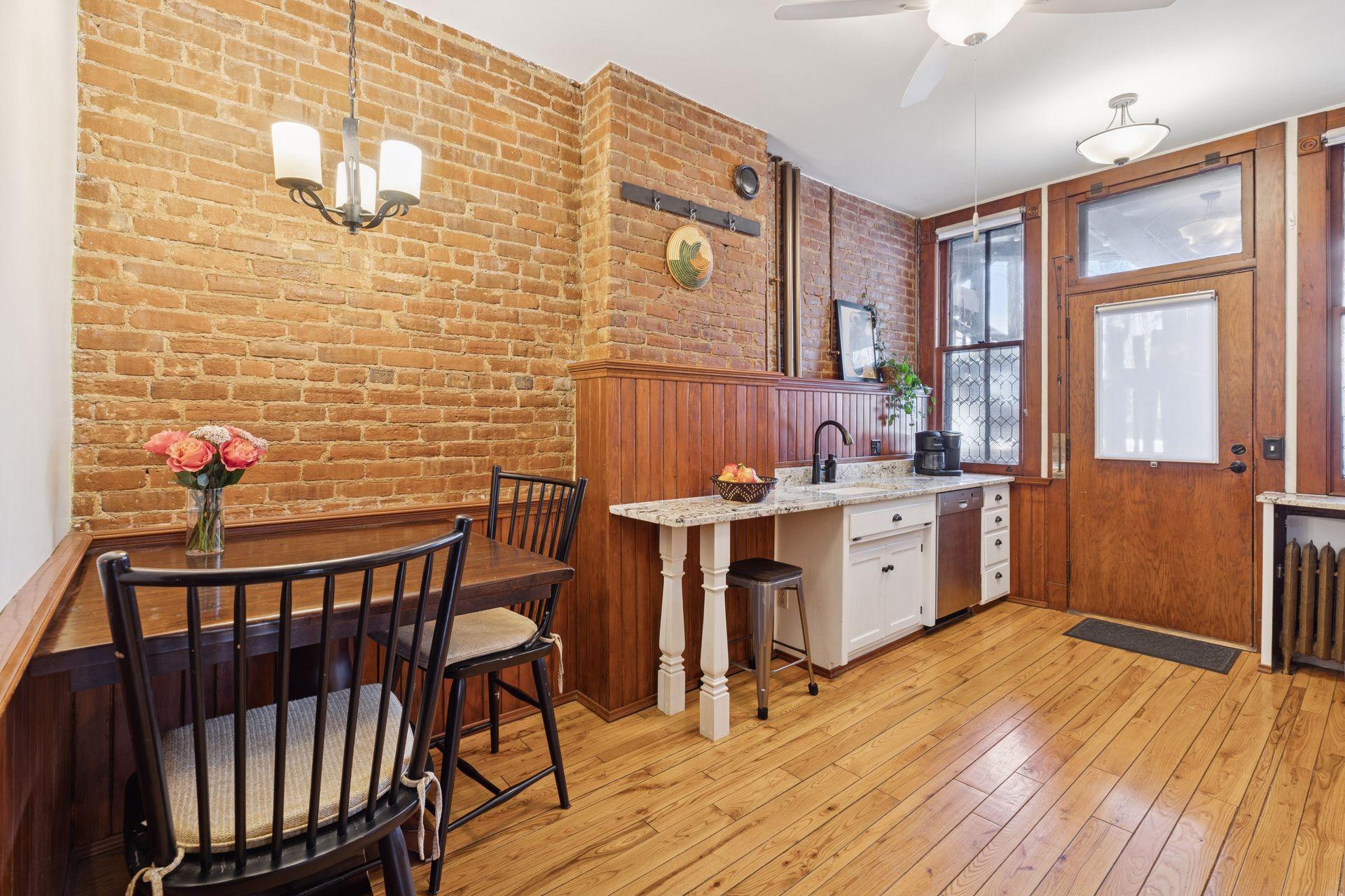 182 Kent Street Unit: 2