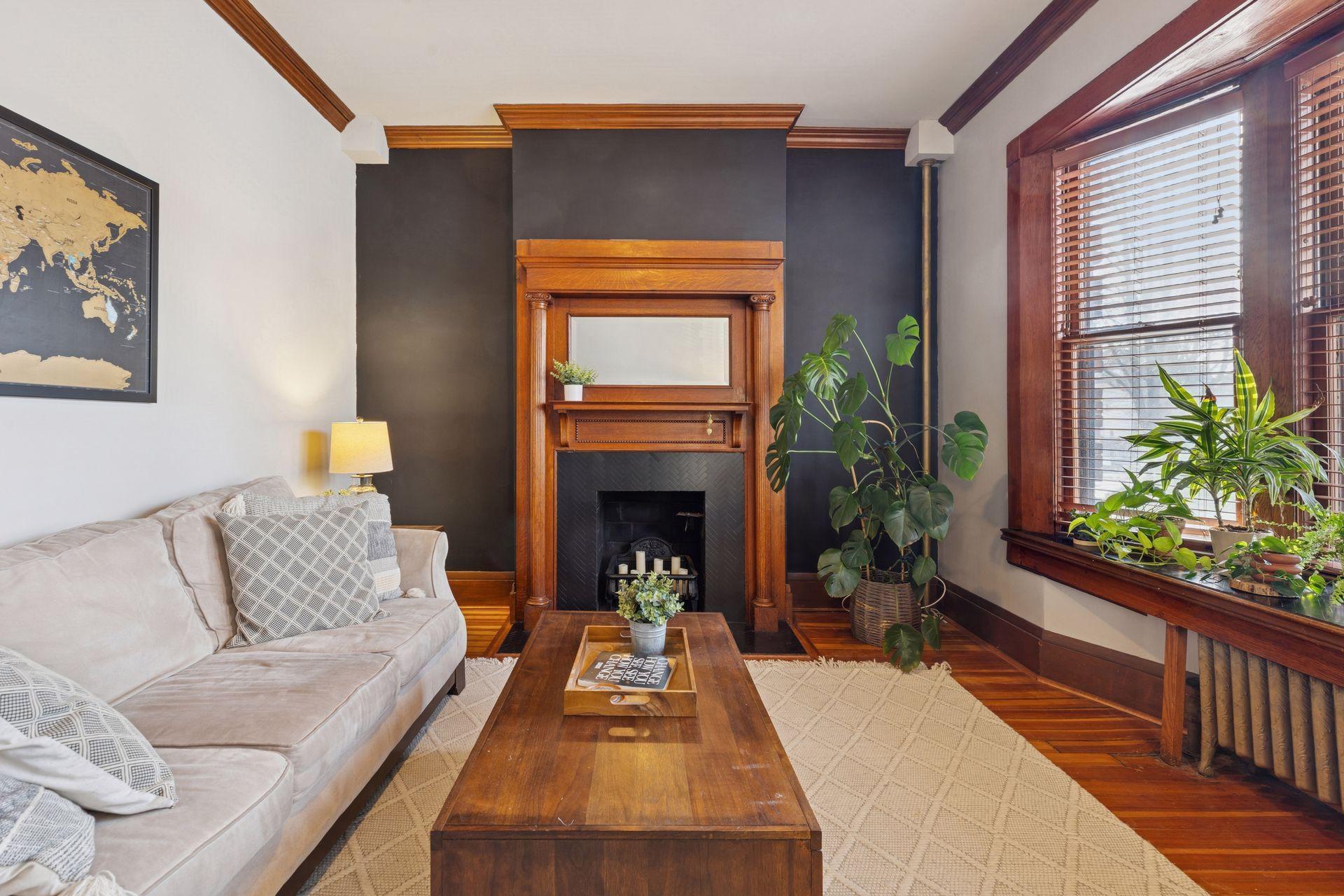 182 Kent Street Unit: 2