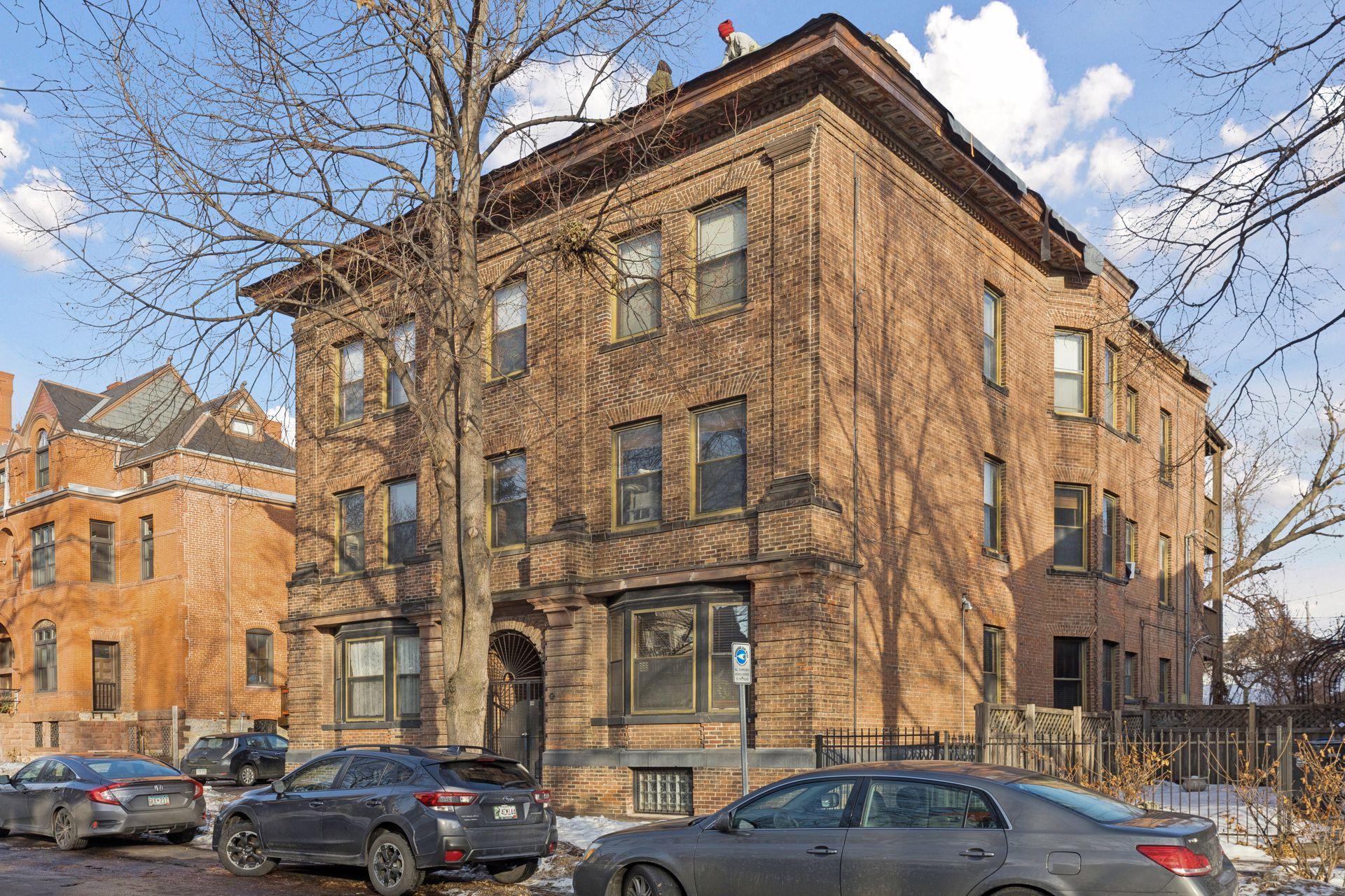 182 Kent Street Unit: 2