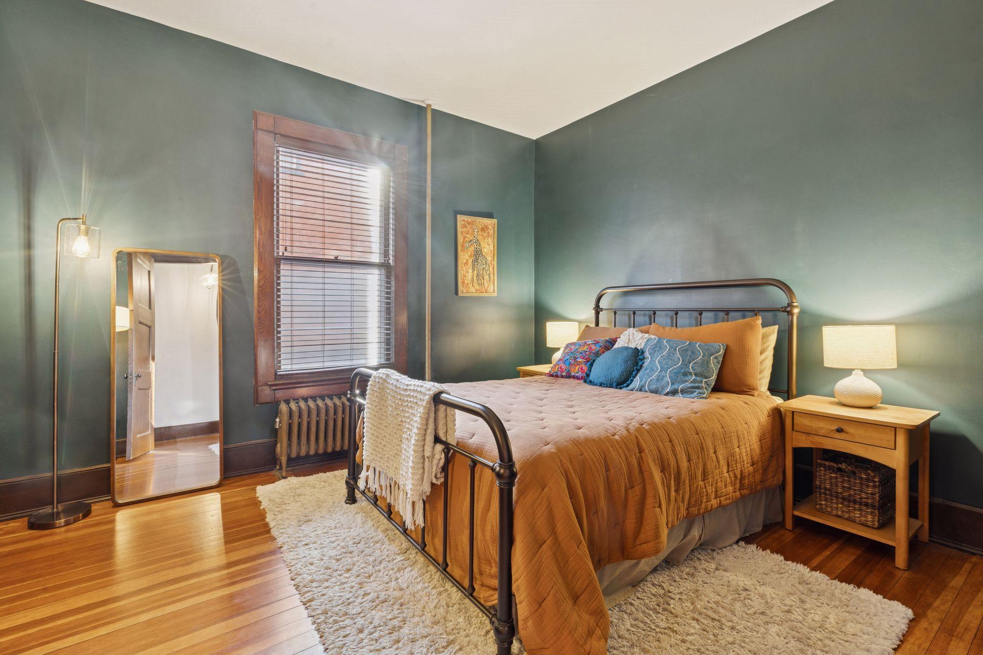 182 Kent Street Unit: 2