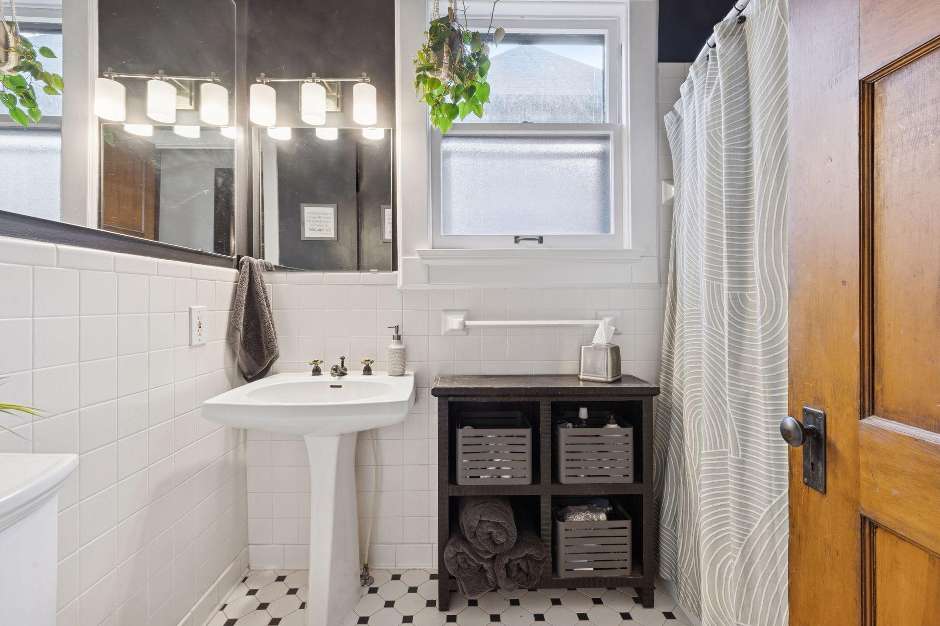 182 Kent Street Unit: 2