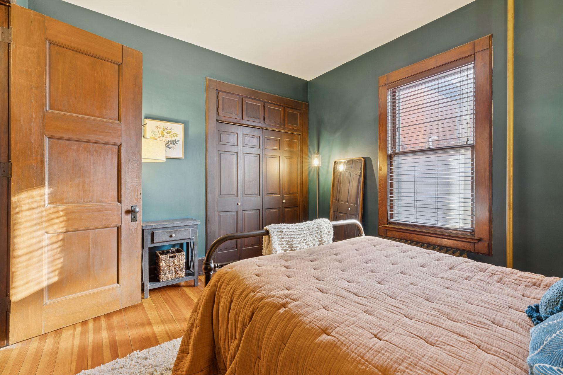 182 Kent Street Unit: 2