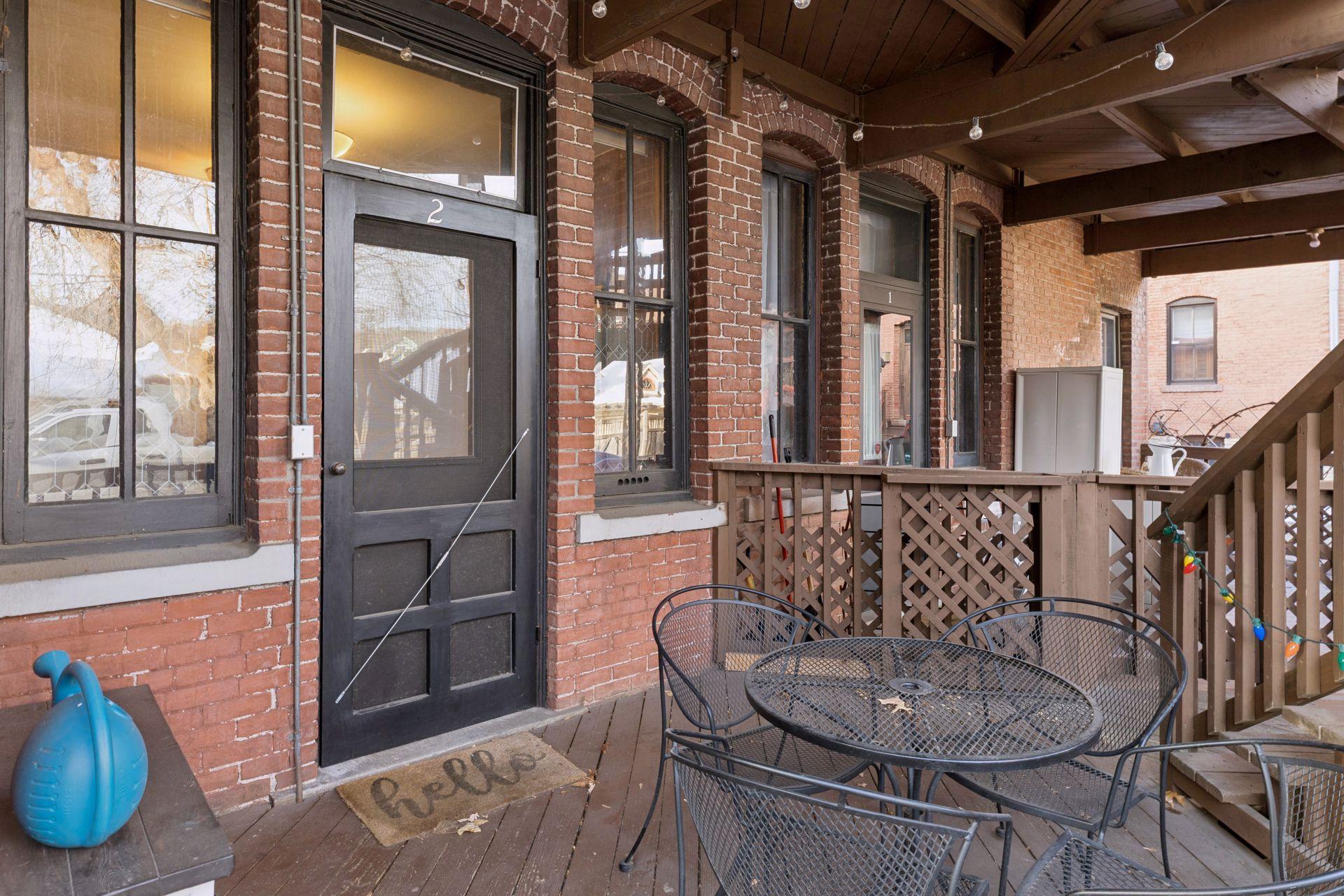 182 Kent Street Unit: 2