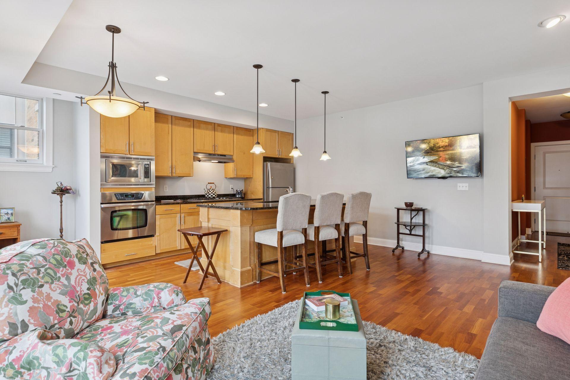 1060 Grand Avenue Unit: 204