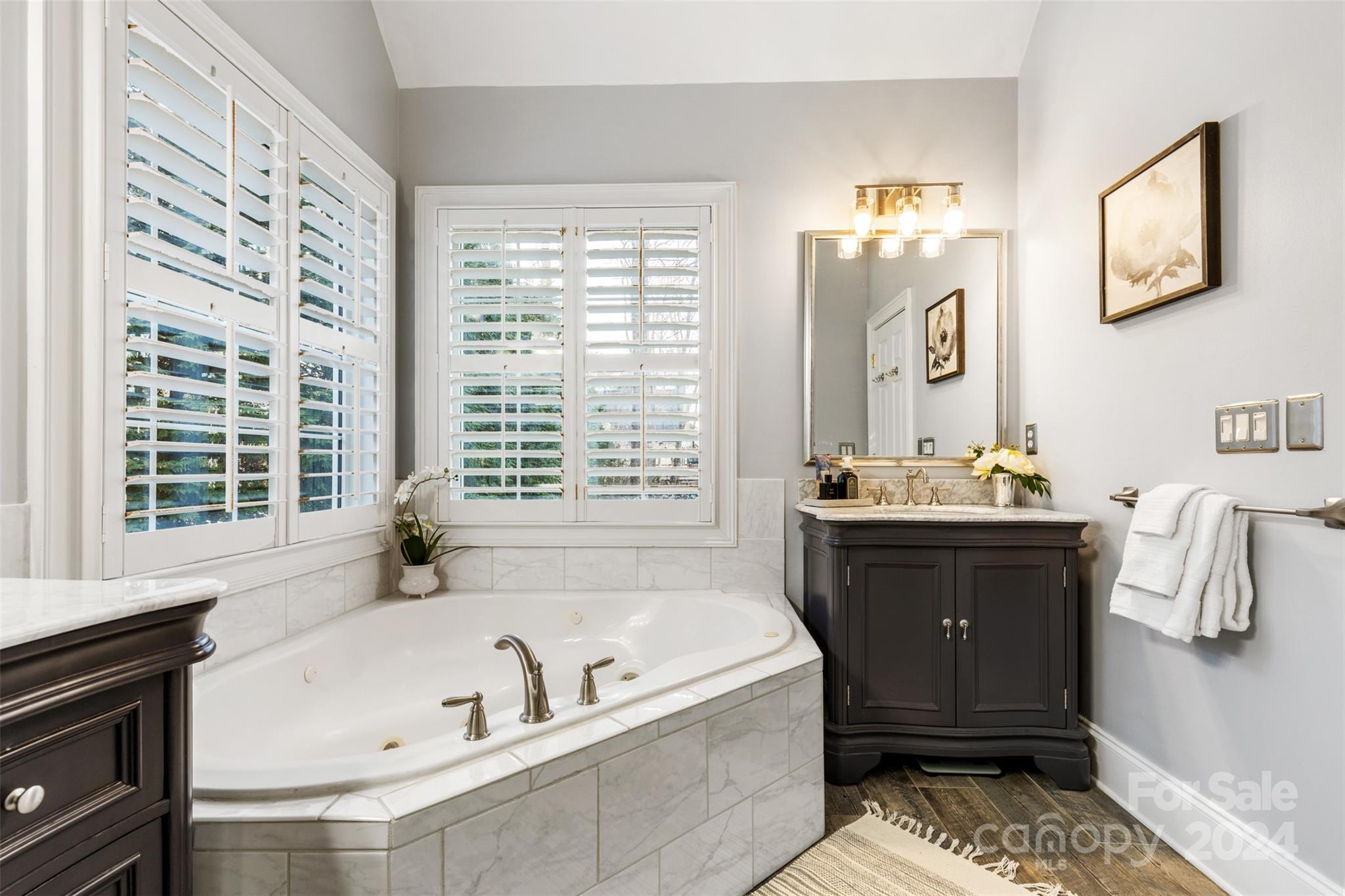 15807 Pineknoll Lane