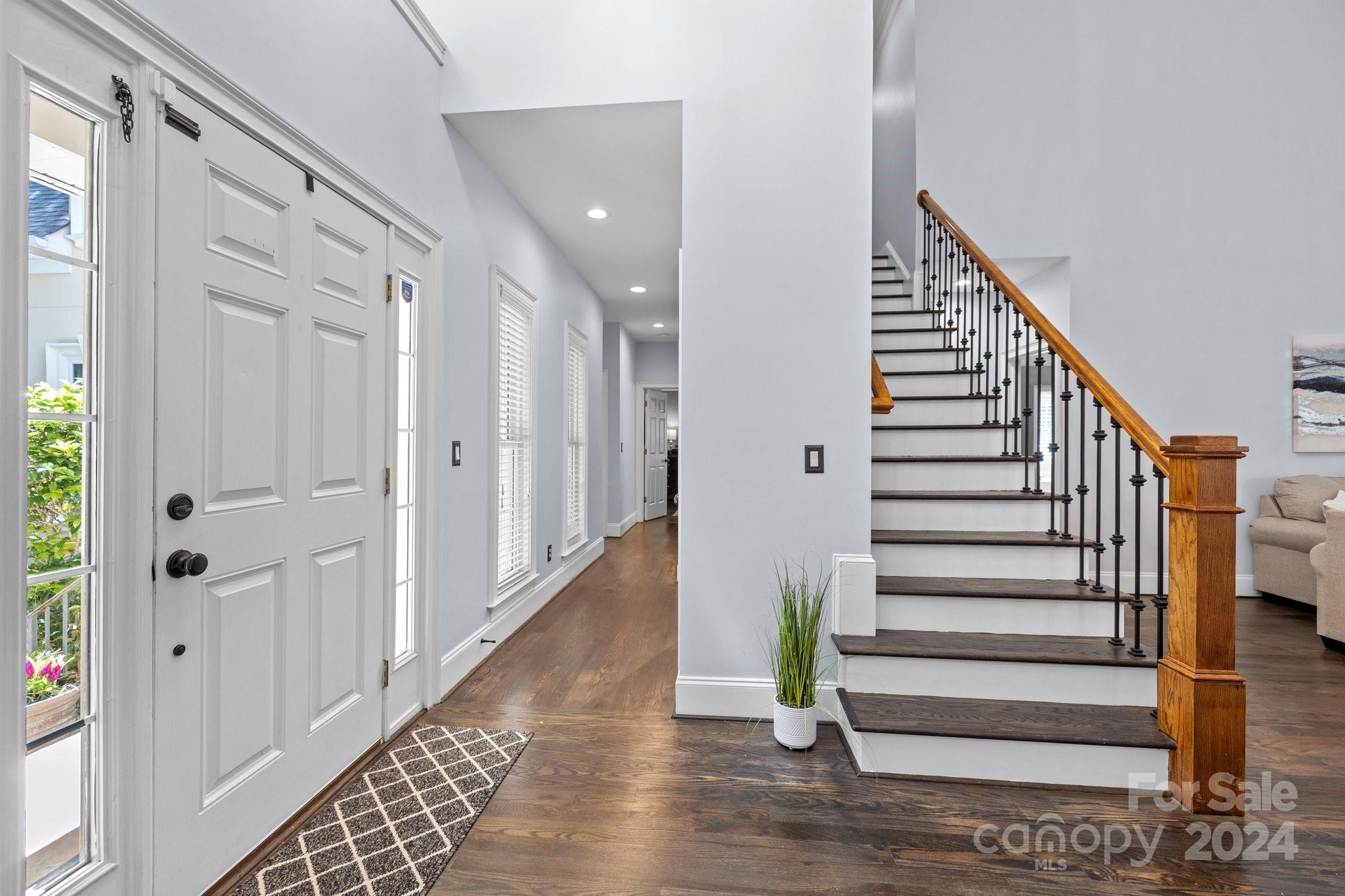 15807 Pineknoll Lane