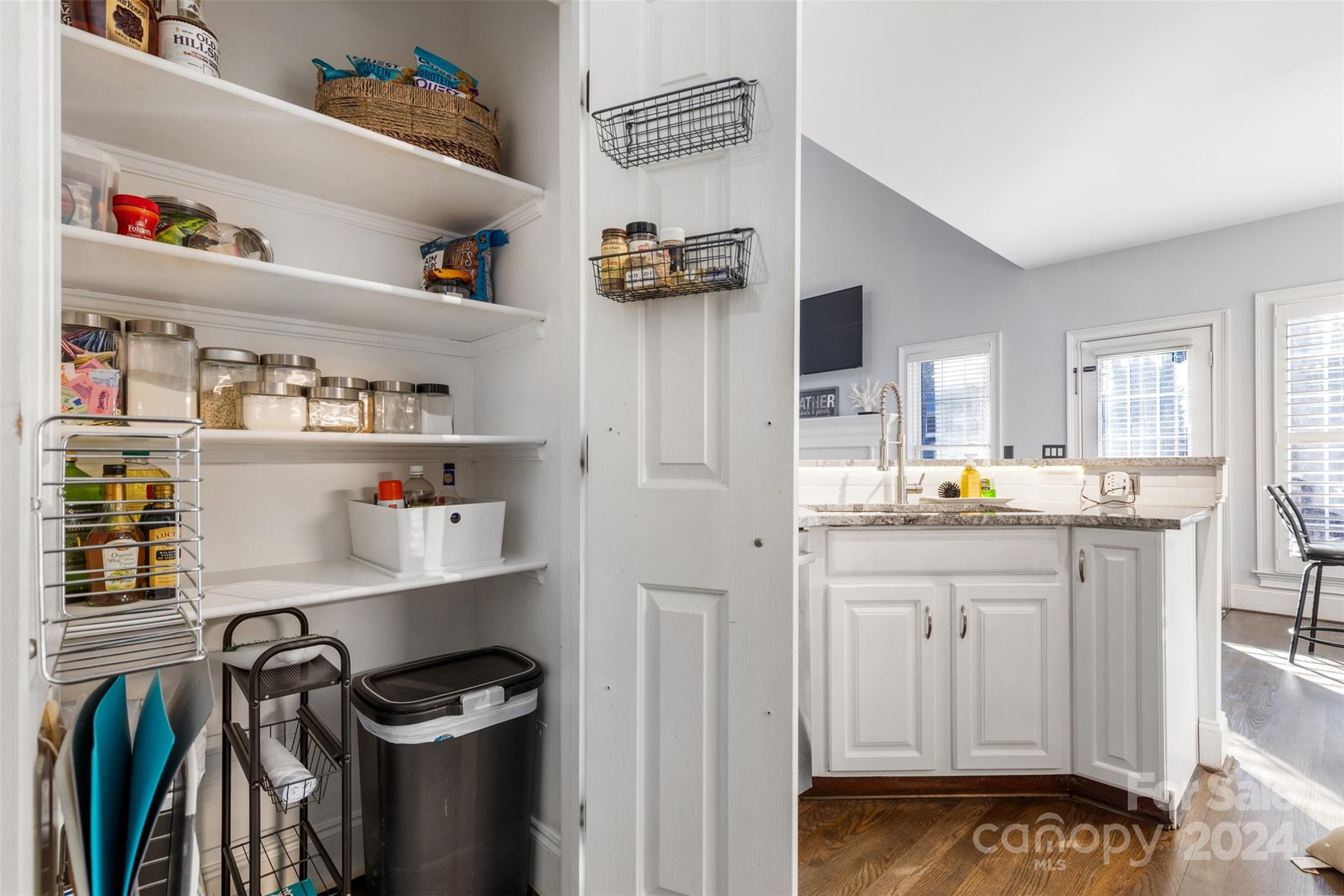 15807 Pineknoll Lane