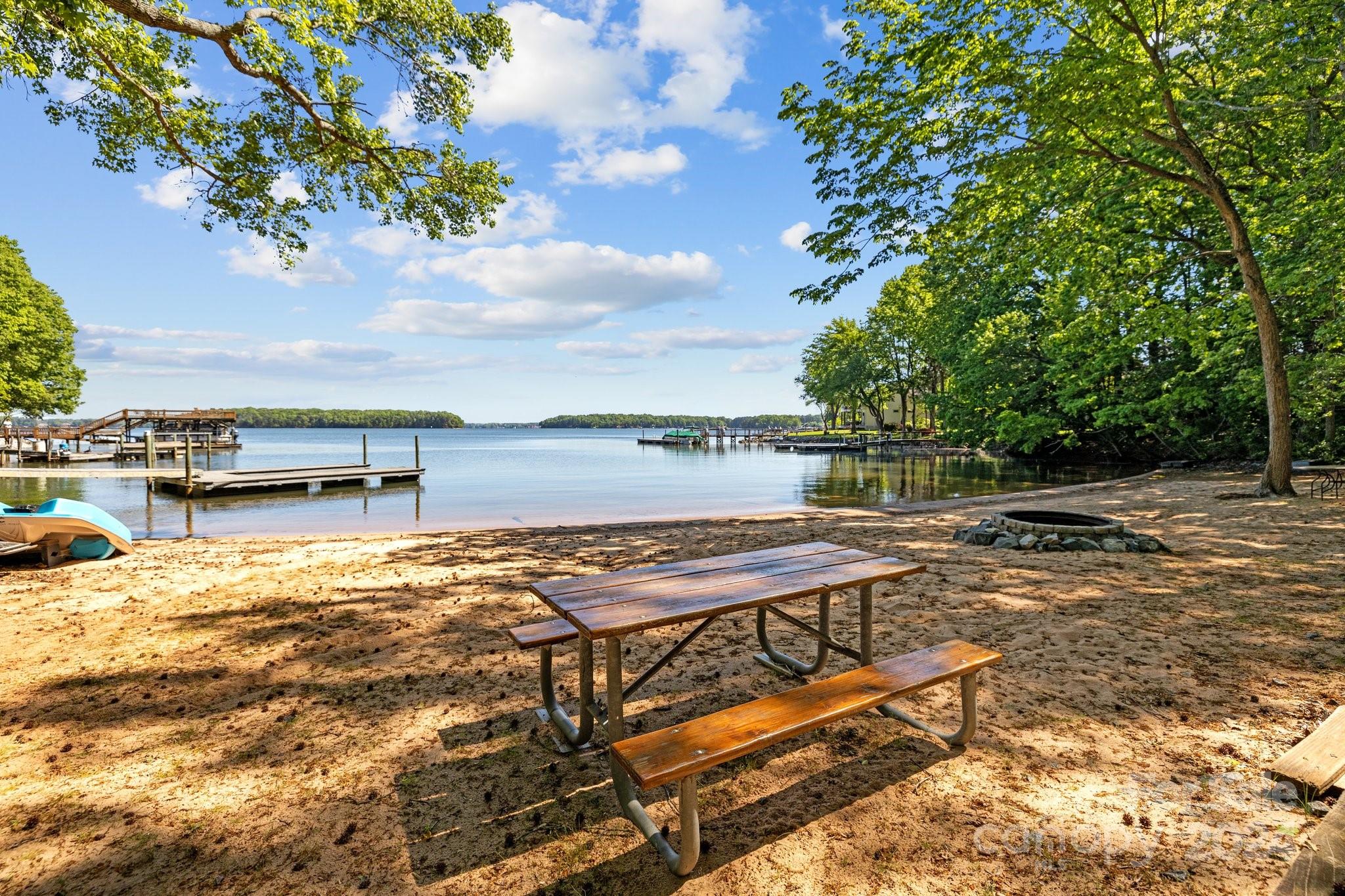 15807 Pineknoll Lane