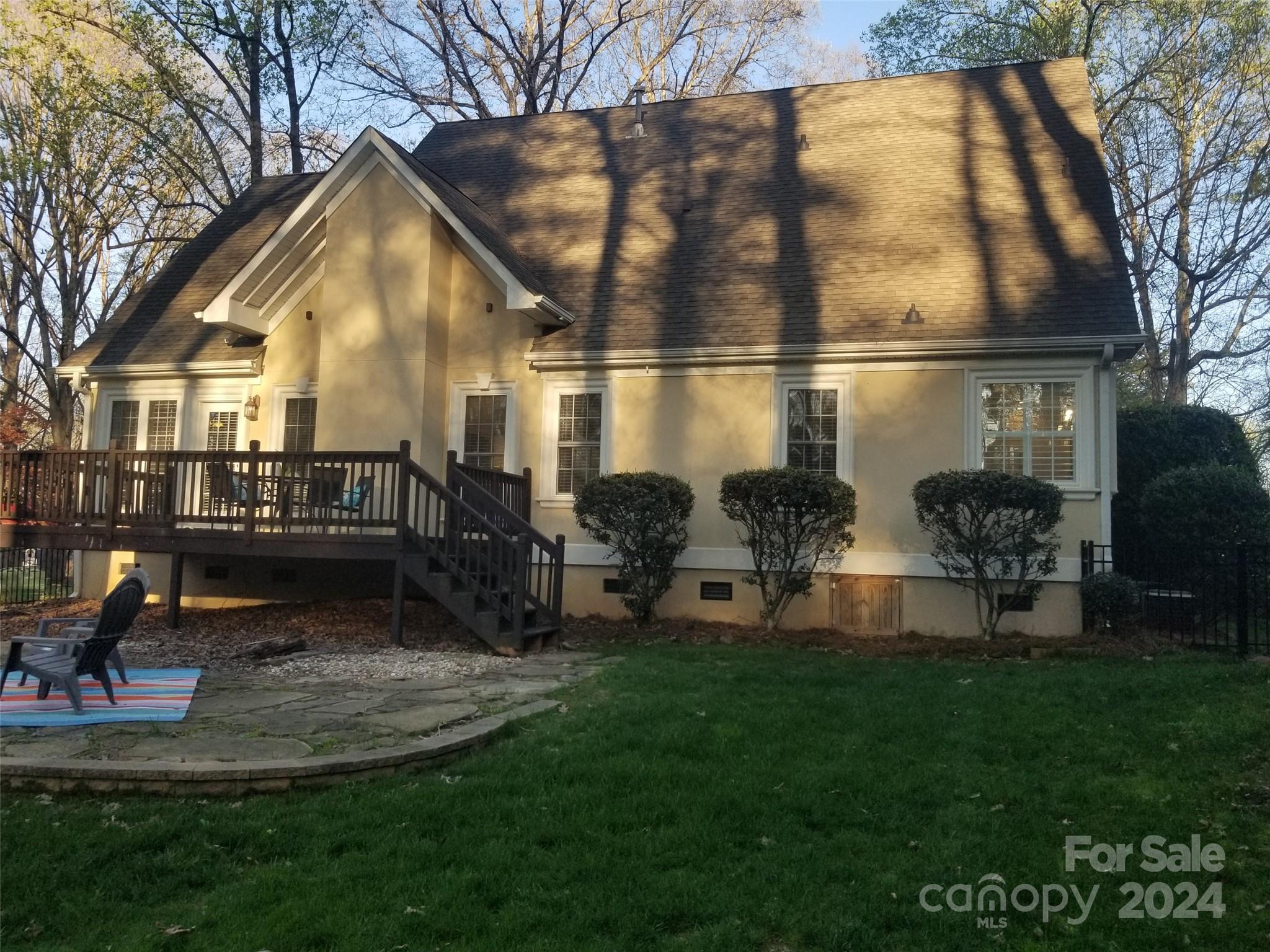 15807 Pineknoll Lane