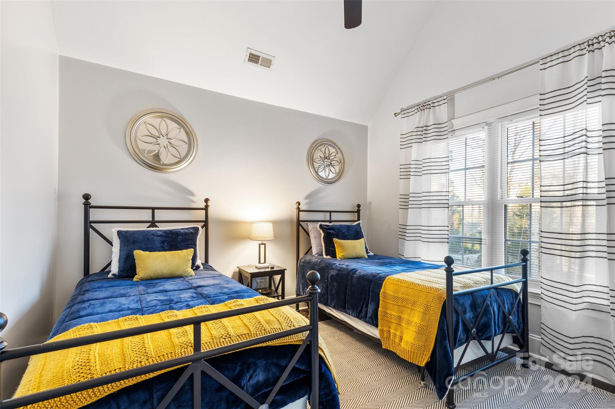 15807 Pineknoll Lane