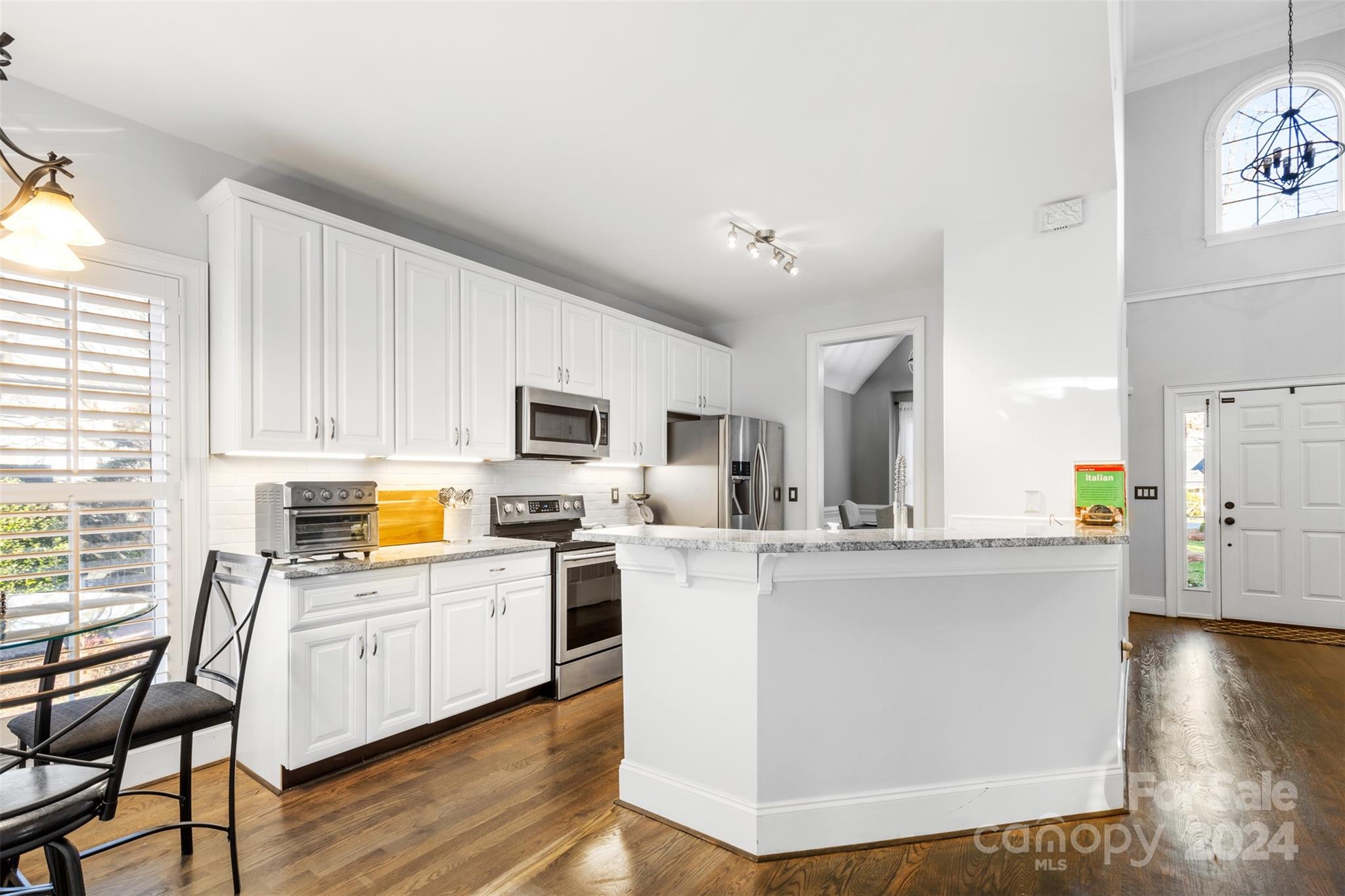 15807 Pineknoll Lane