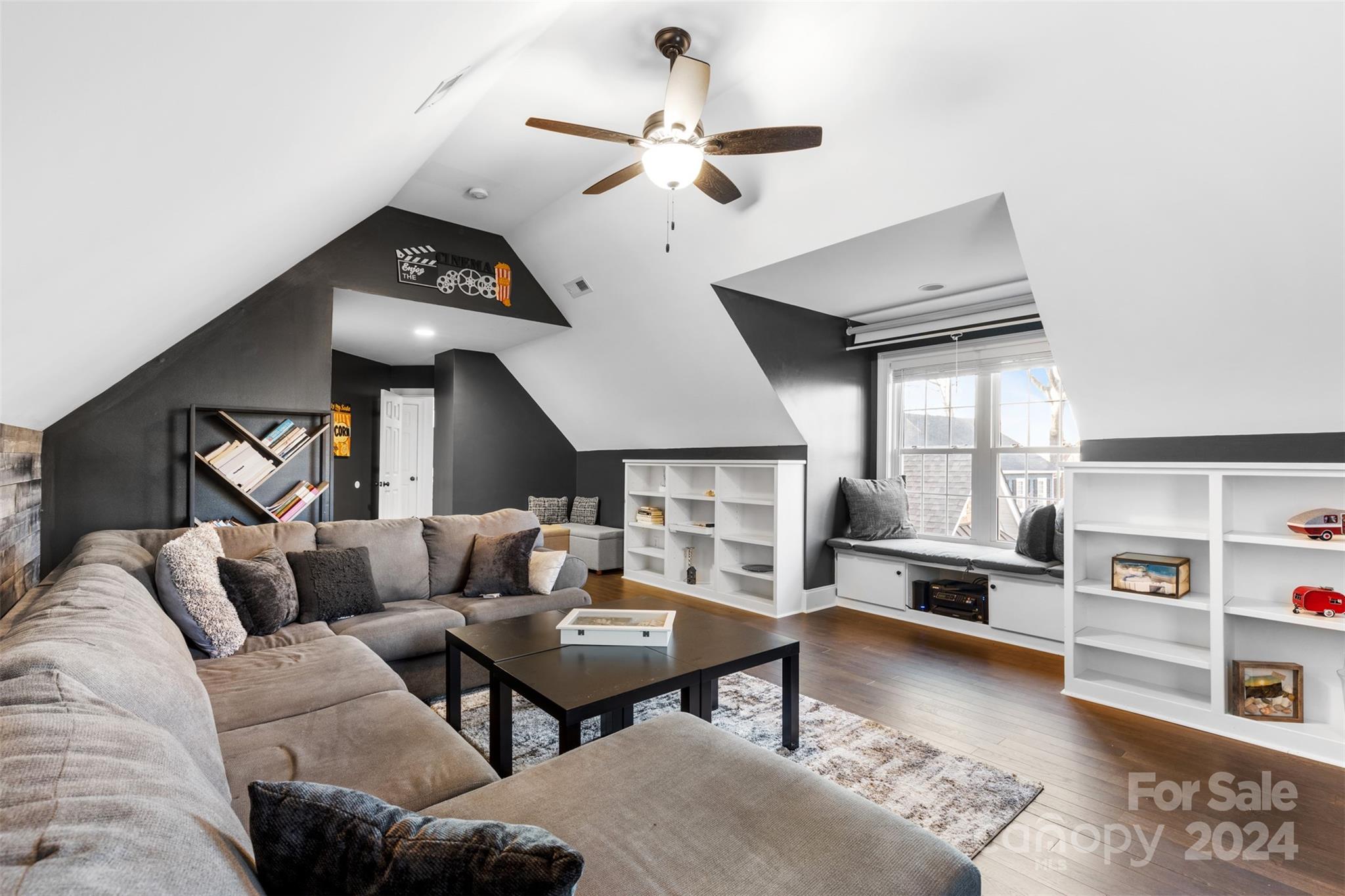 15807 Pineknoll Lane