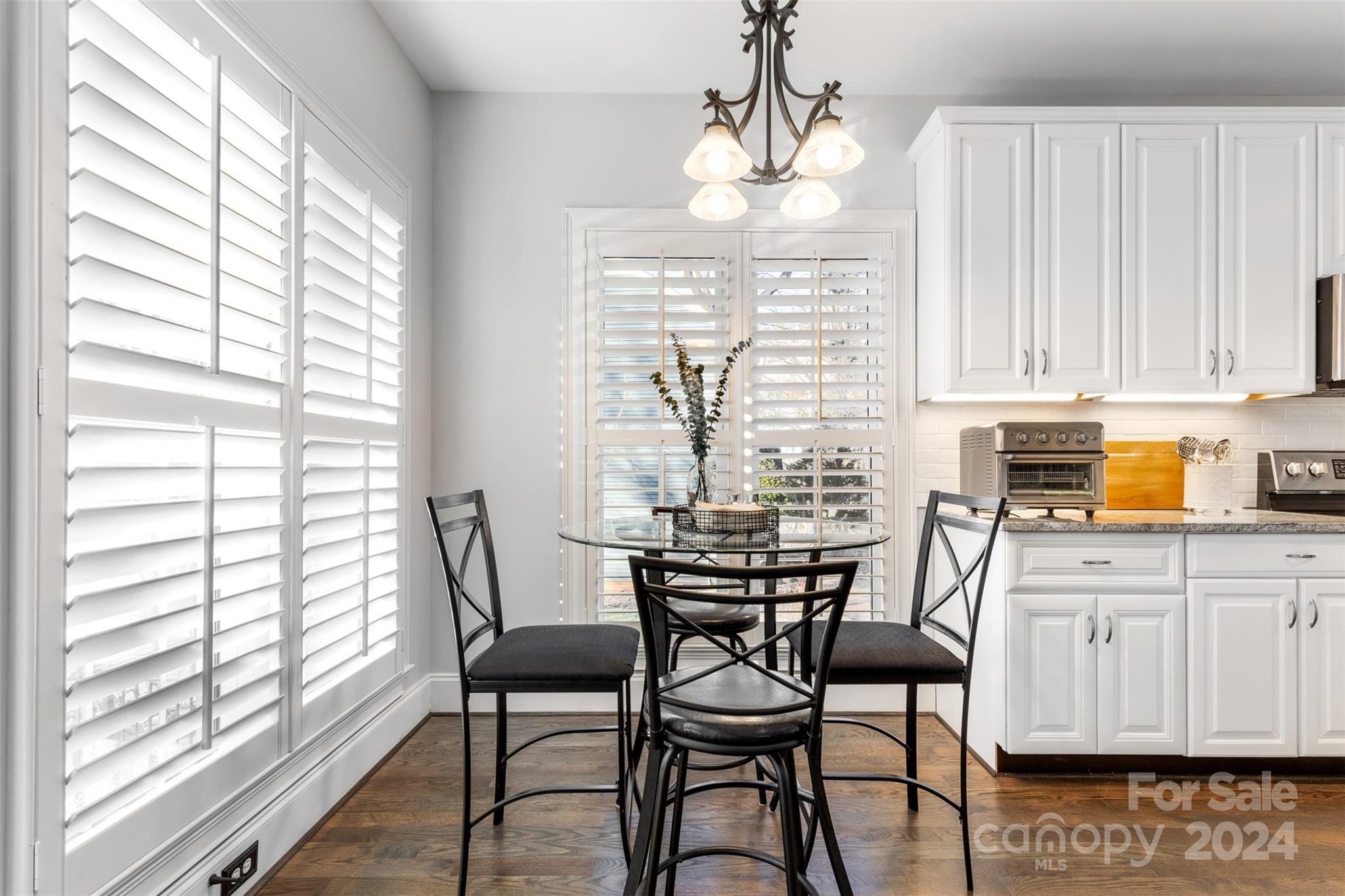 15807 Pineknoll Lane