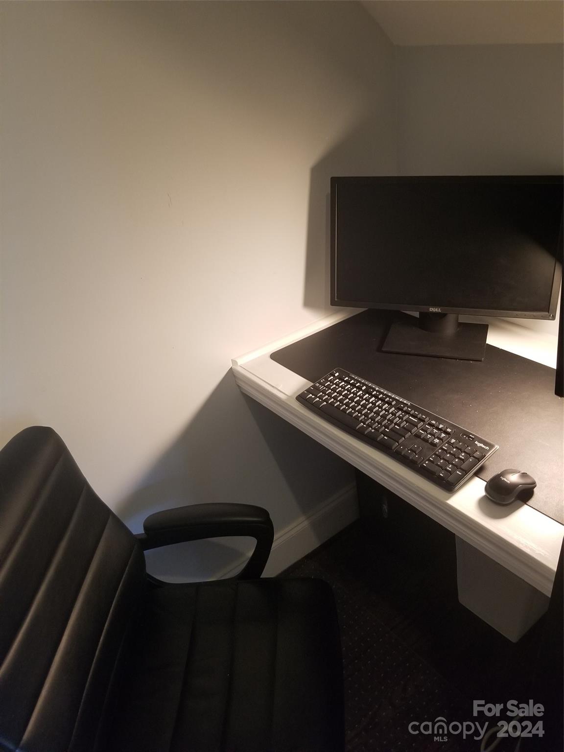 15807 Pineknoll Lane