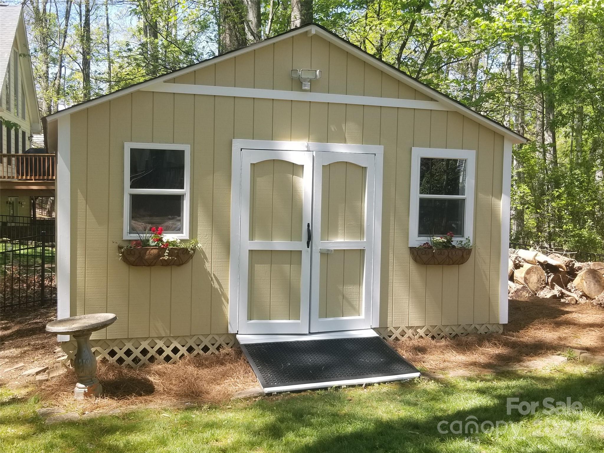 15807 Pineknoll Lane