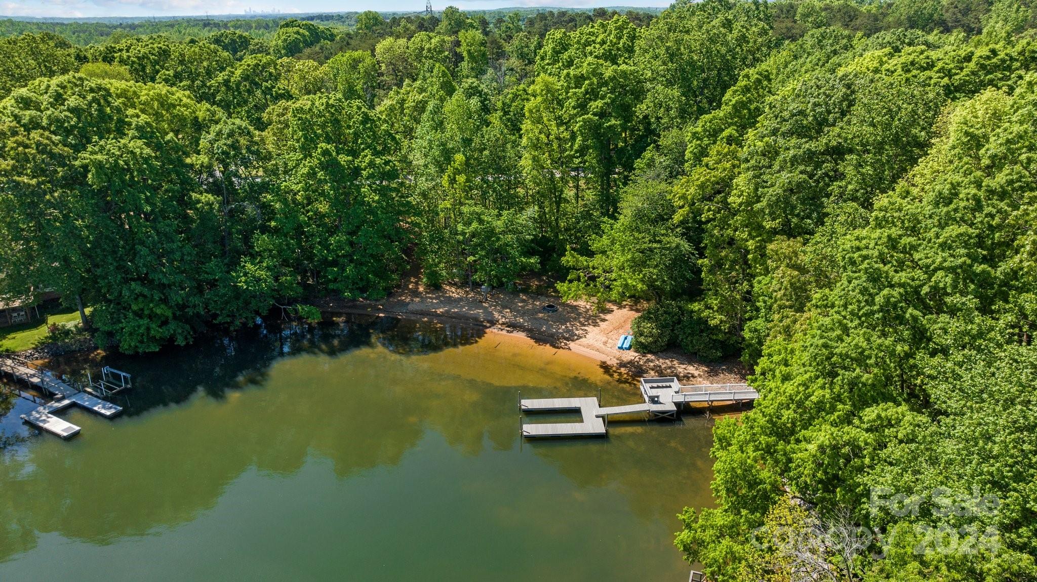 15807 Pineknoll Lane