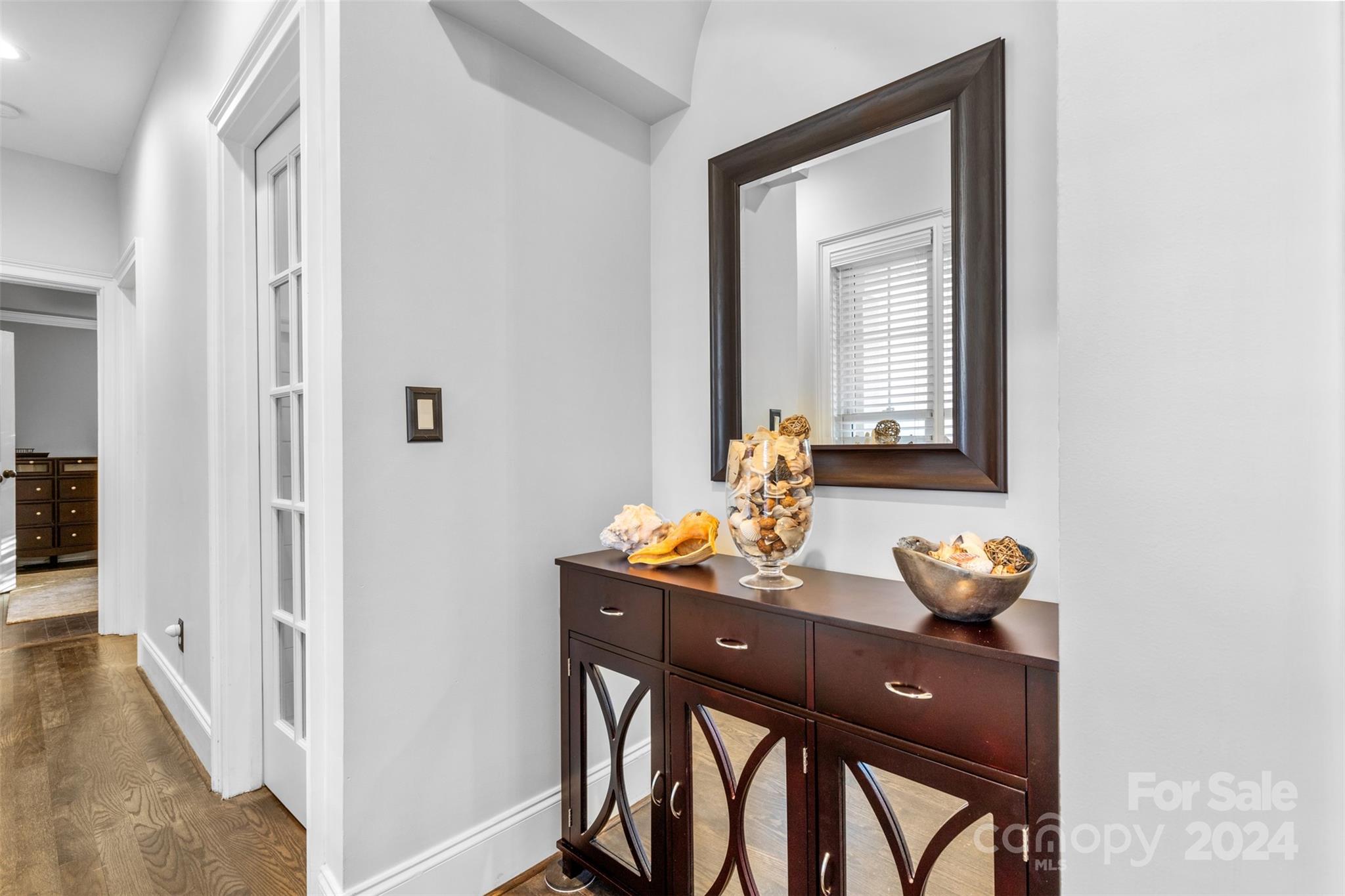 15807 Pineknoll Lane