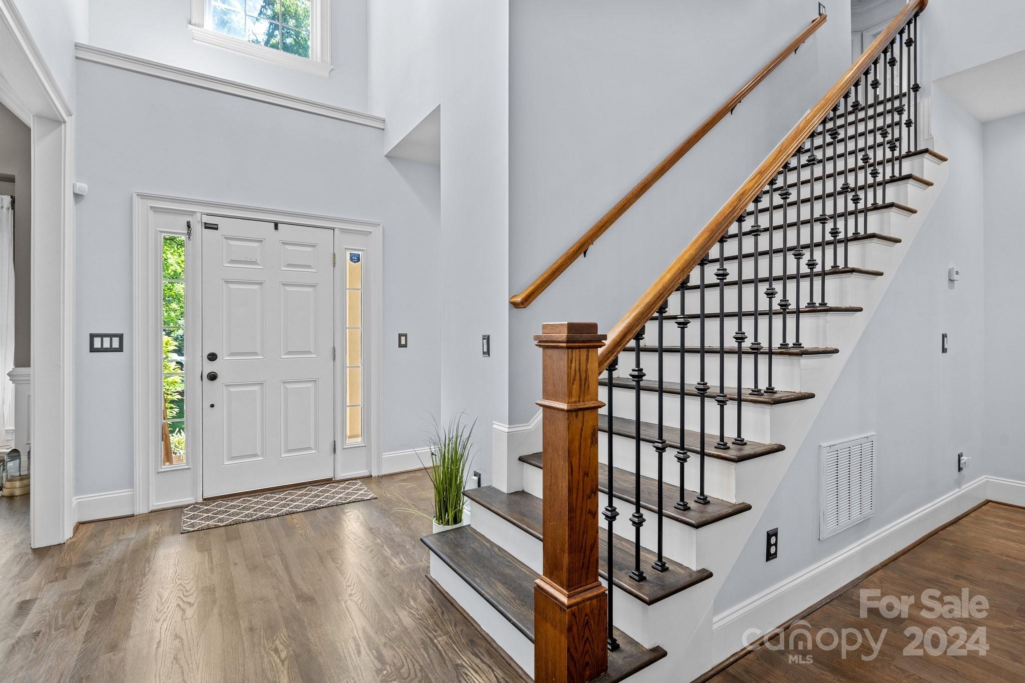 15807 Pineknoll Lane