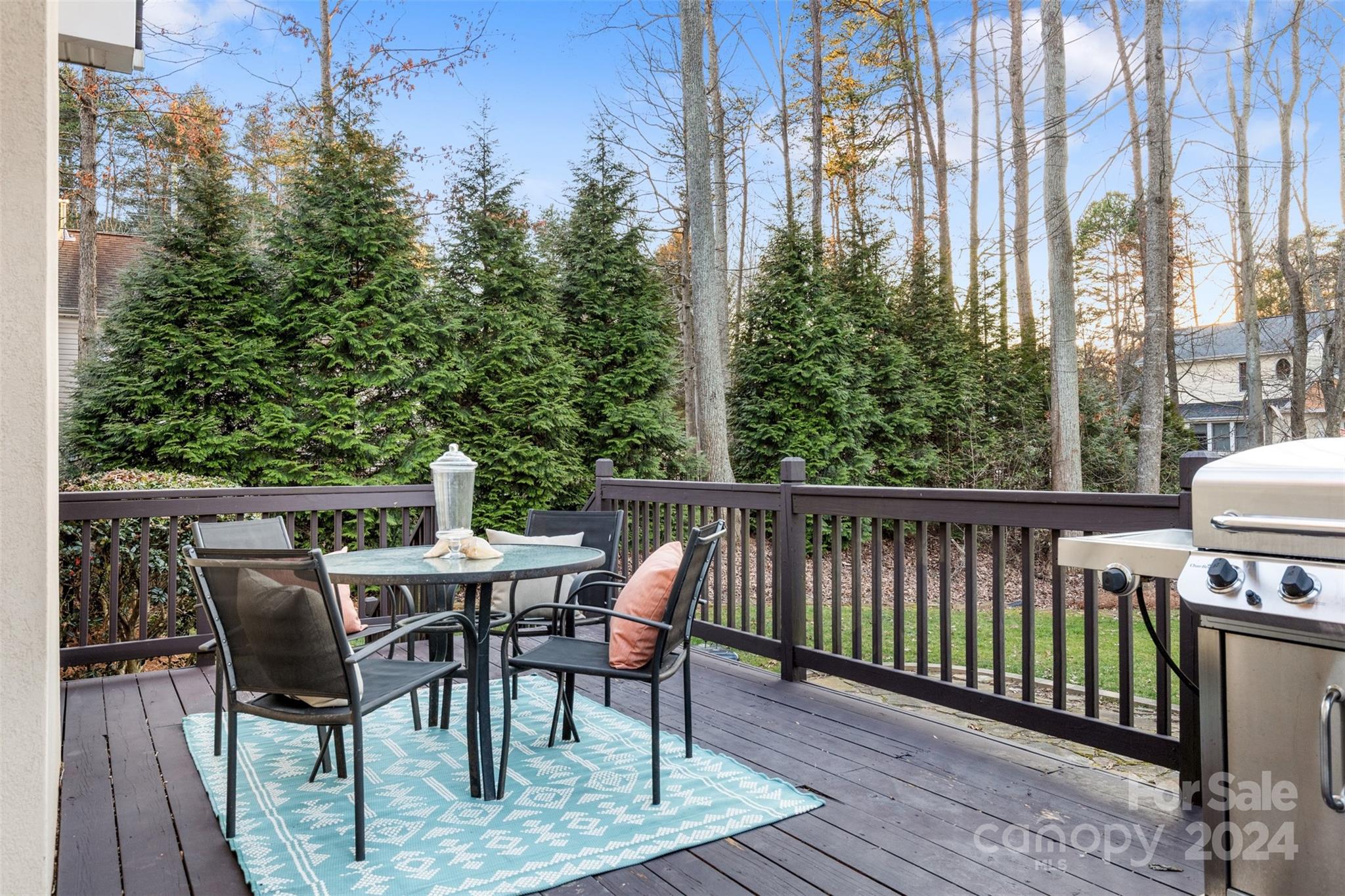 15807 Pineknoll Lane